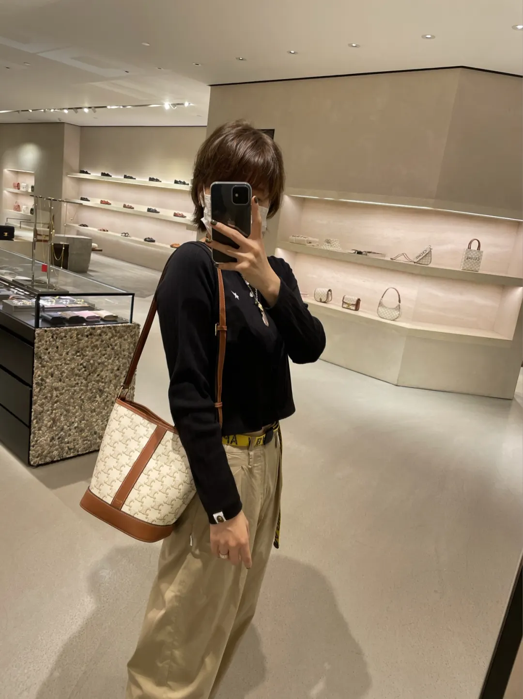 Celine 轻轻松松现在的真是美炸了 实力出圈 太好看了 斜挎肩 水桶包 休閒水桶款(數字9) Celine 轻轻松松现在的真是美炸了 实力出圈 太好看了 斜挎肩 水桶包 休閒水桶款(數字9)