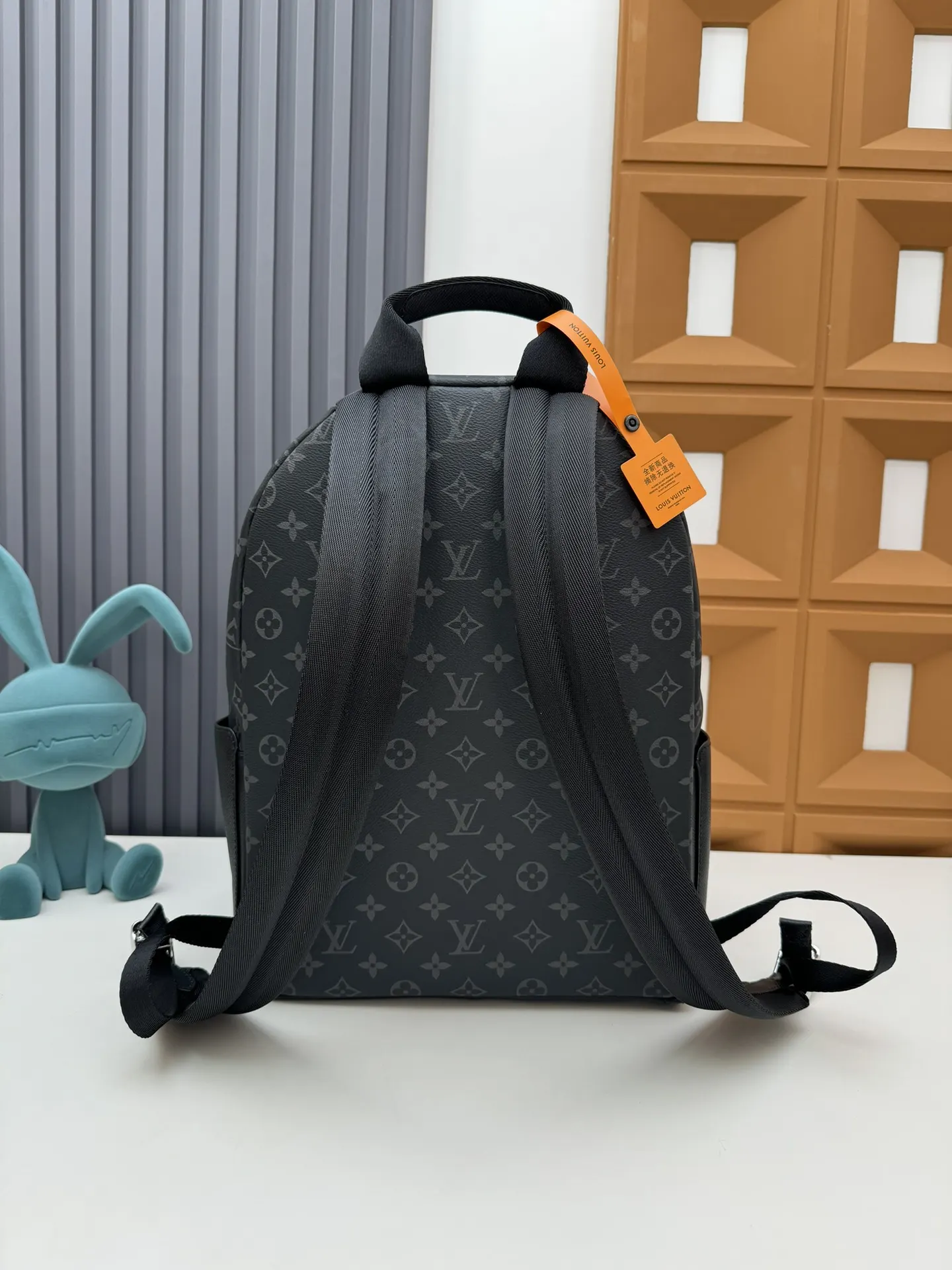 LV Mo宽敞前袋 开放式侧袋和内贴袋共同成就日常出行佳选 雙肩包 实用雙肩款