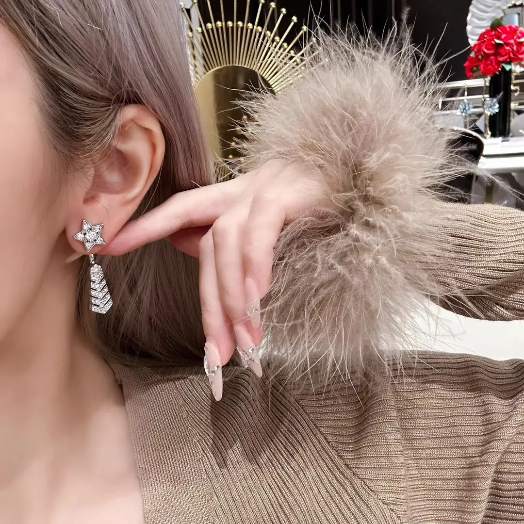 Chanel 白金 金色 耳钉 小巧点缀 耳饰