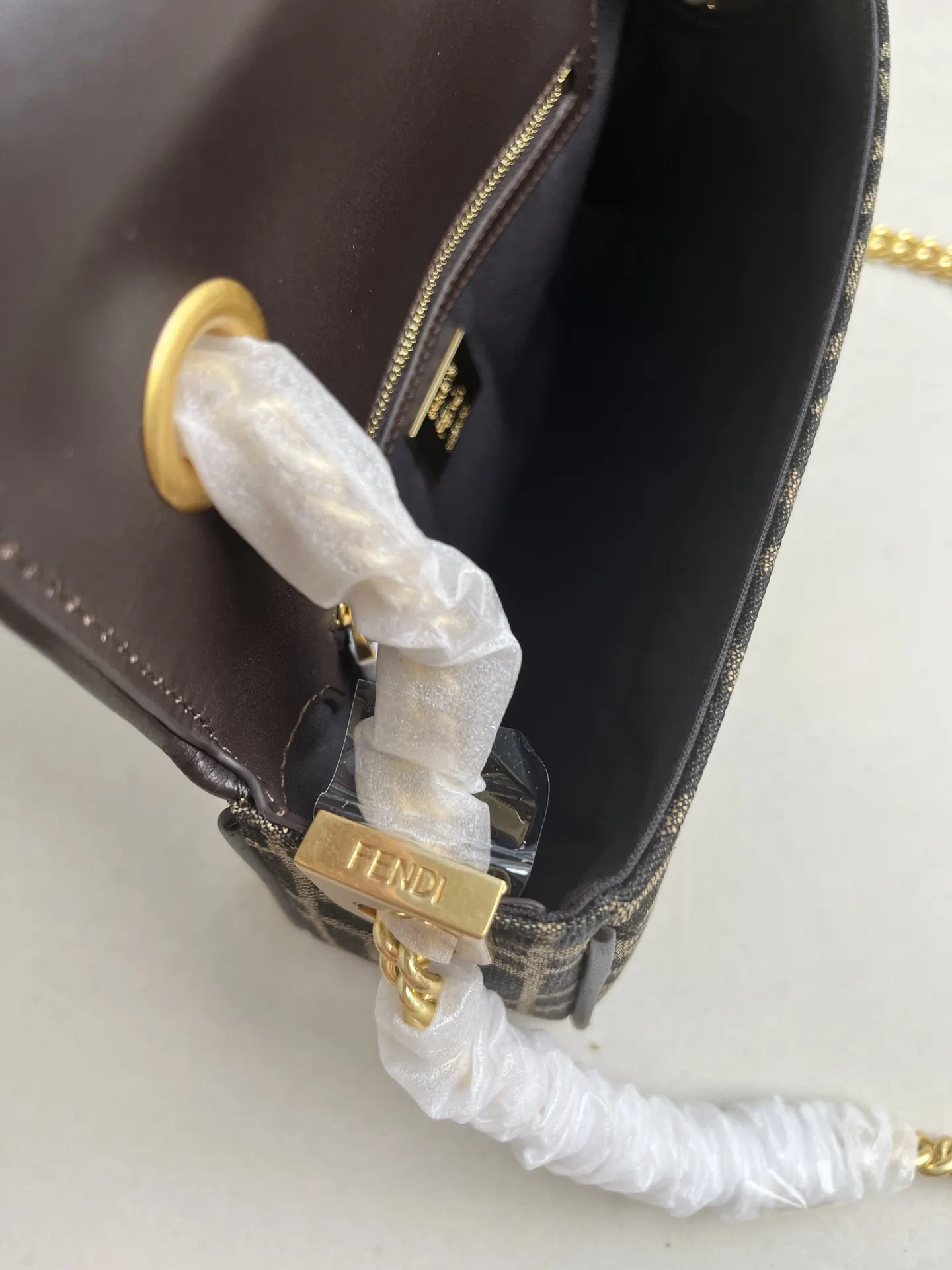 老花 金色 提花 老花 Iconic Baguette中号鏈條手袋 提 腋下包 復古腋下背款(數字9) 老花 金色 提花 老花 Iconic Baguette中号鏈條手袋 提 腋下包 復古腋下背款(數字9)