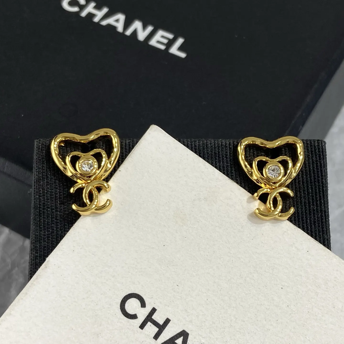 Chanel 双C 钻石 耳钉 小巧点缀 耳飾