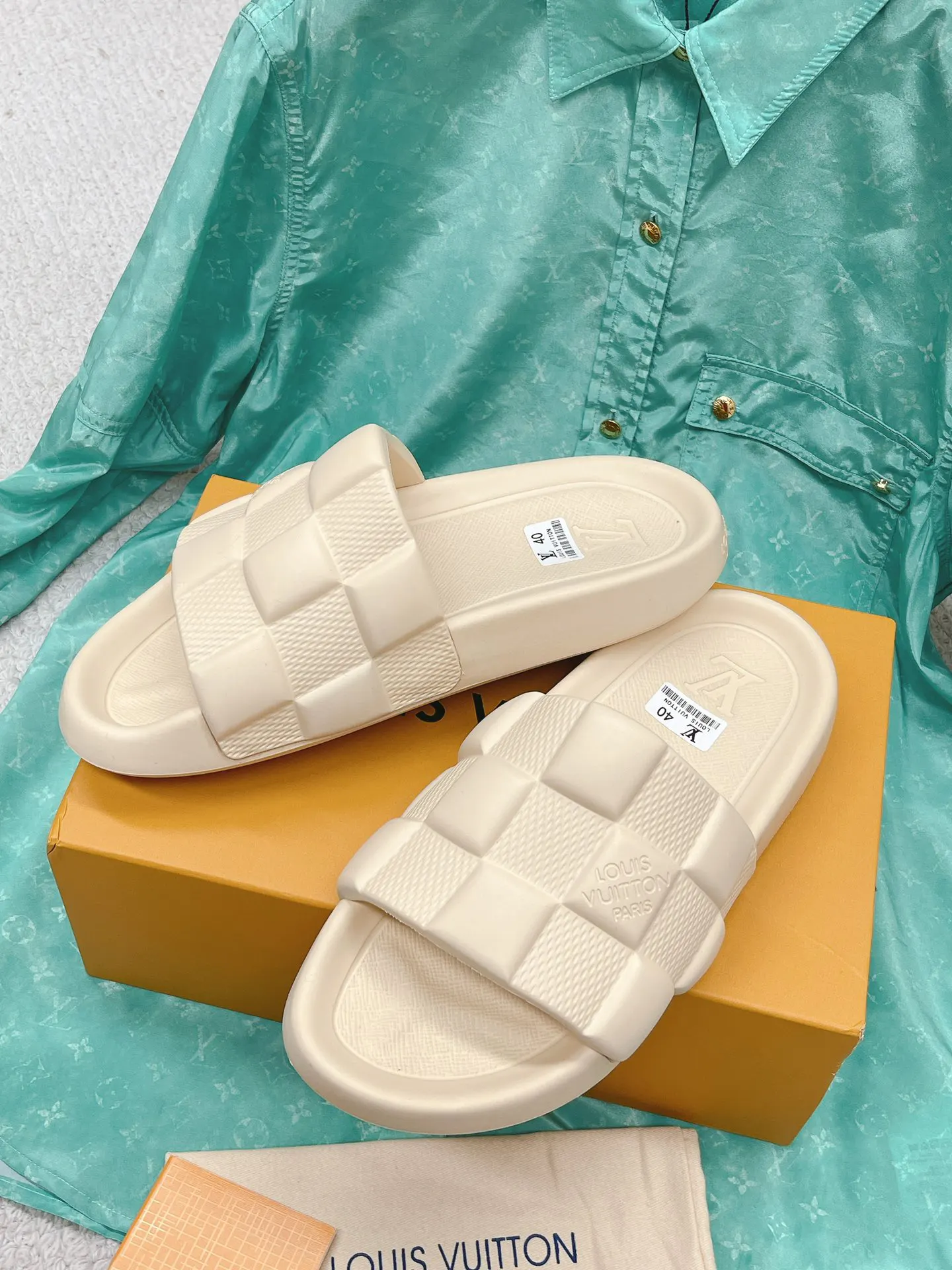 LV 厚底拖鞋 休閒百搭款(數字3) LV 厚底拖鞋 休閒百搭款(數字3)