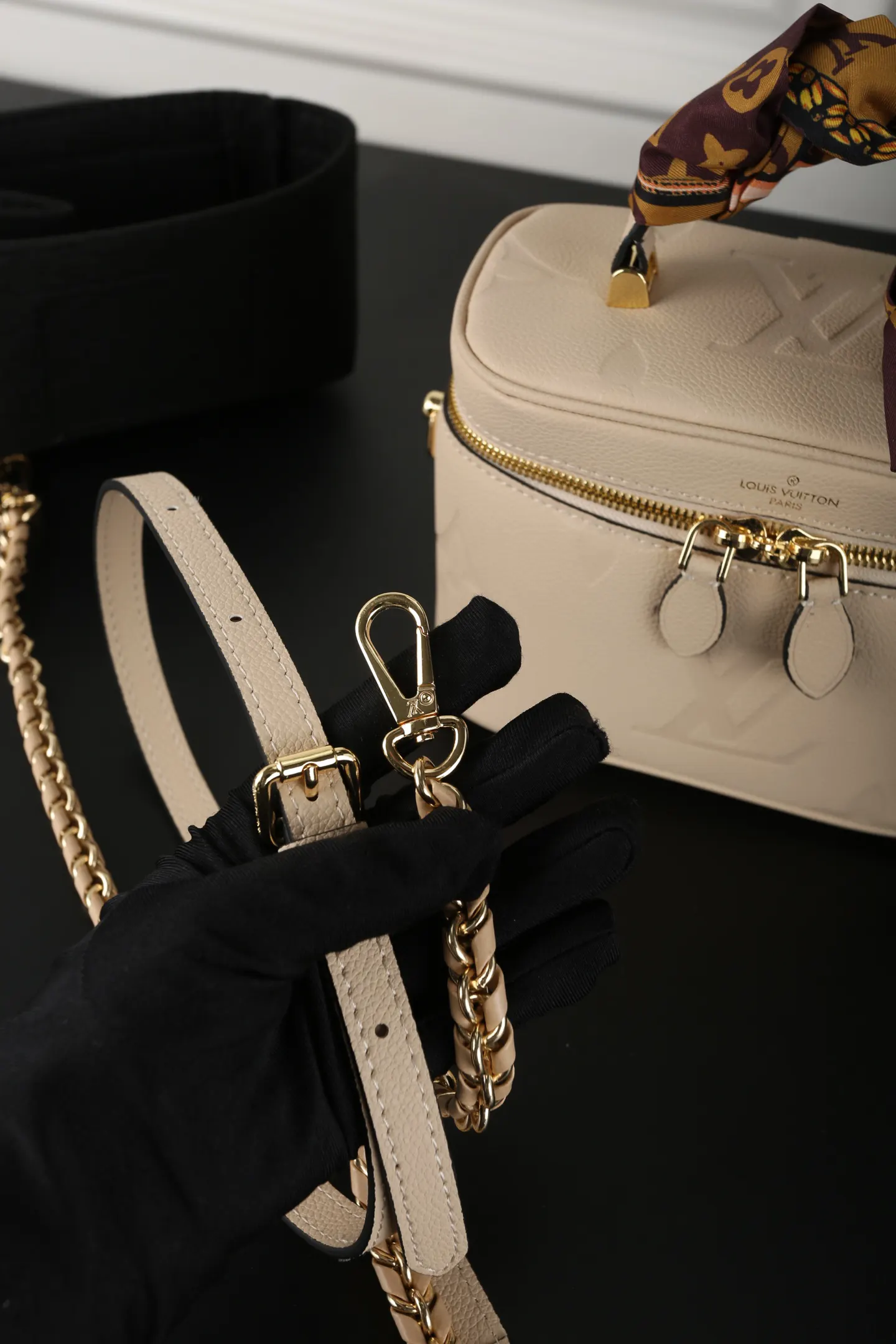 LV 全套 Vanity 压印 包 梳妆包 包 盒 斜挎包 轻便斜挎款