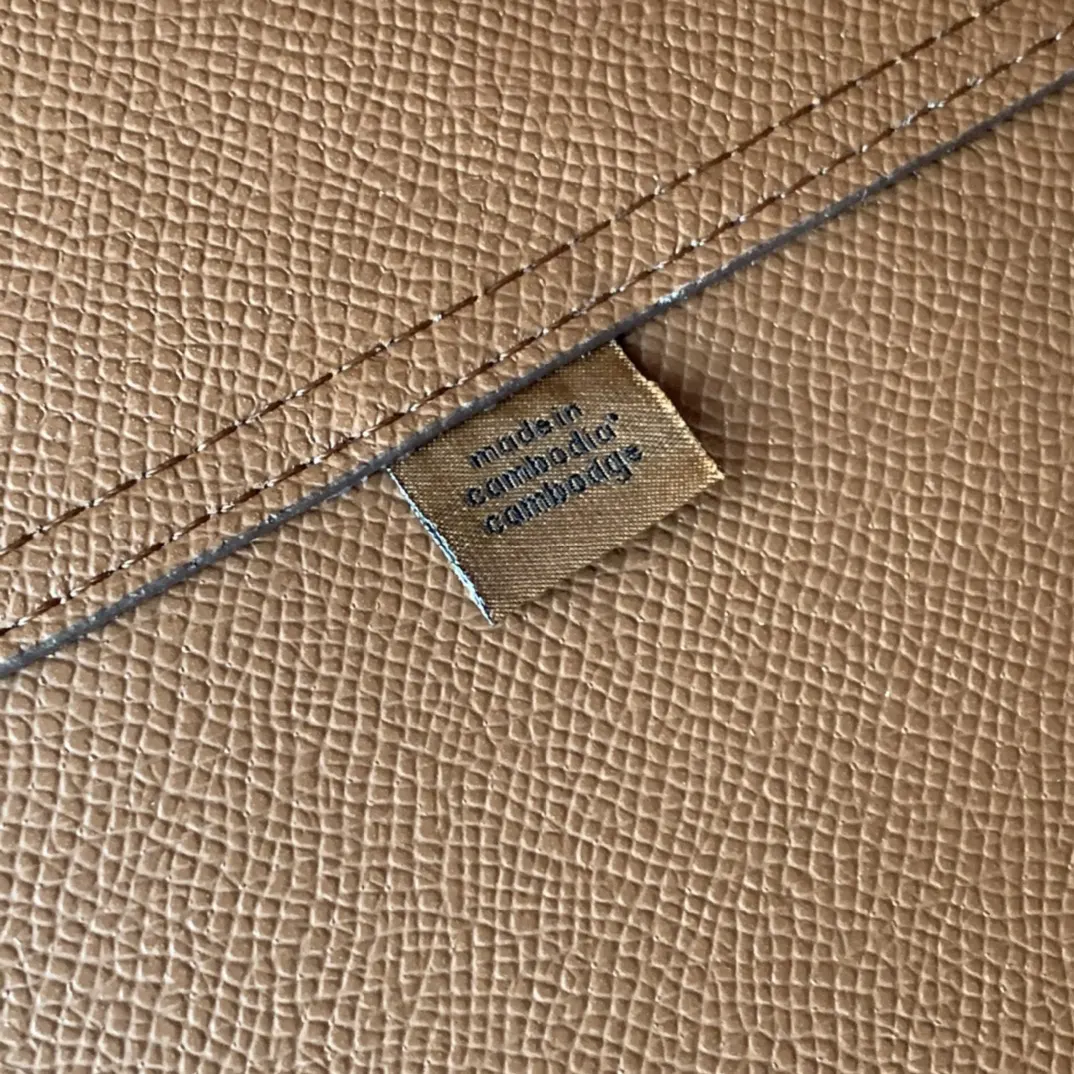Coach 老花 帆布 新奥莱款双面托特包 的老花图案可以 大容量托特款