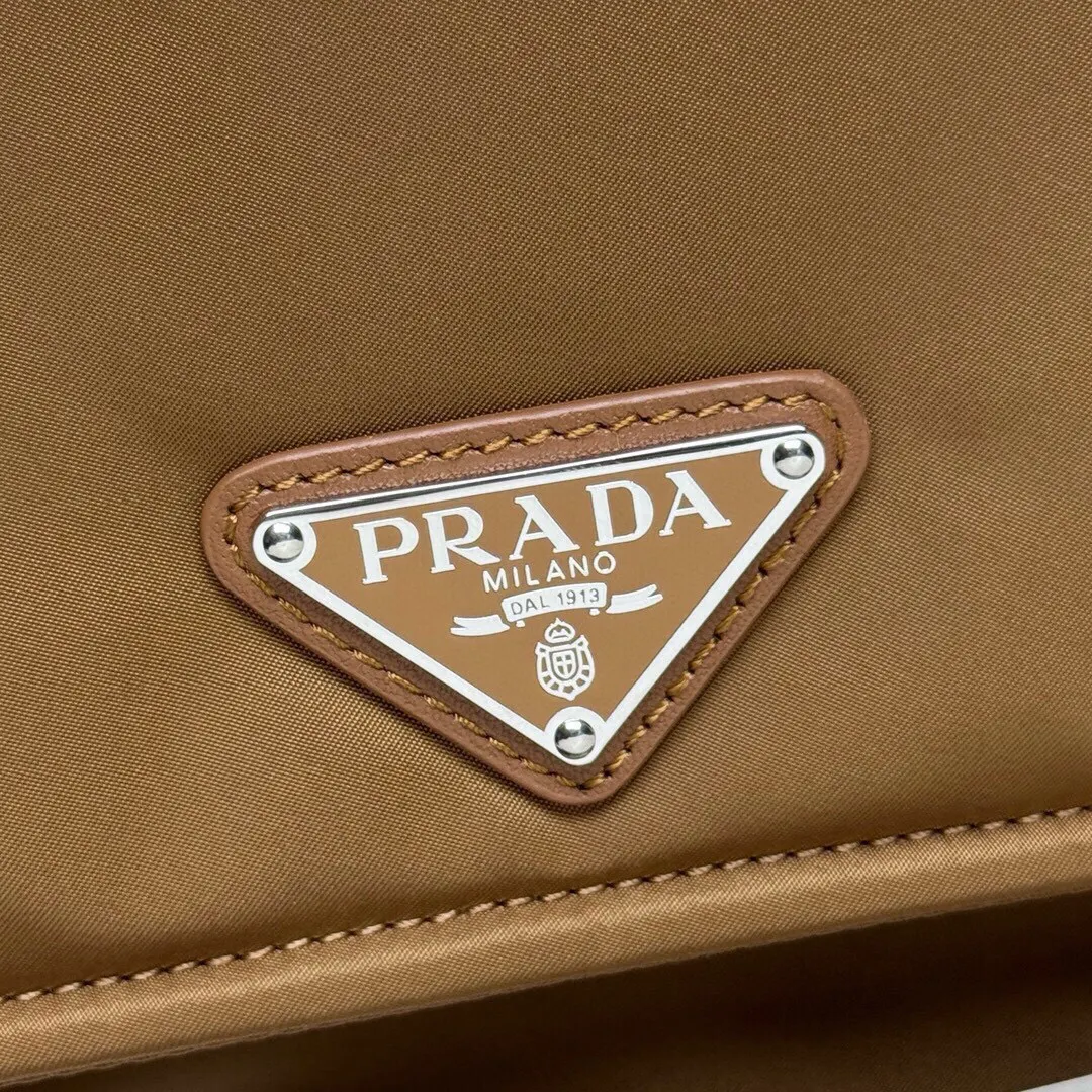 PRADA Re-Nylon尼龙 皮革 单肩包 日常通勤款