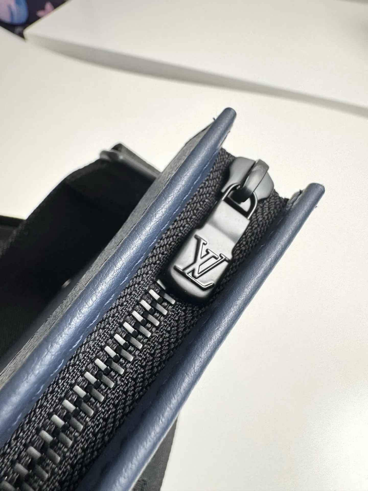 LV 深藍 Mo手拿包 精致手拿款