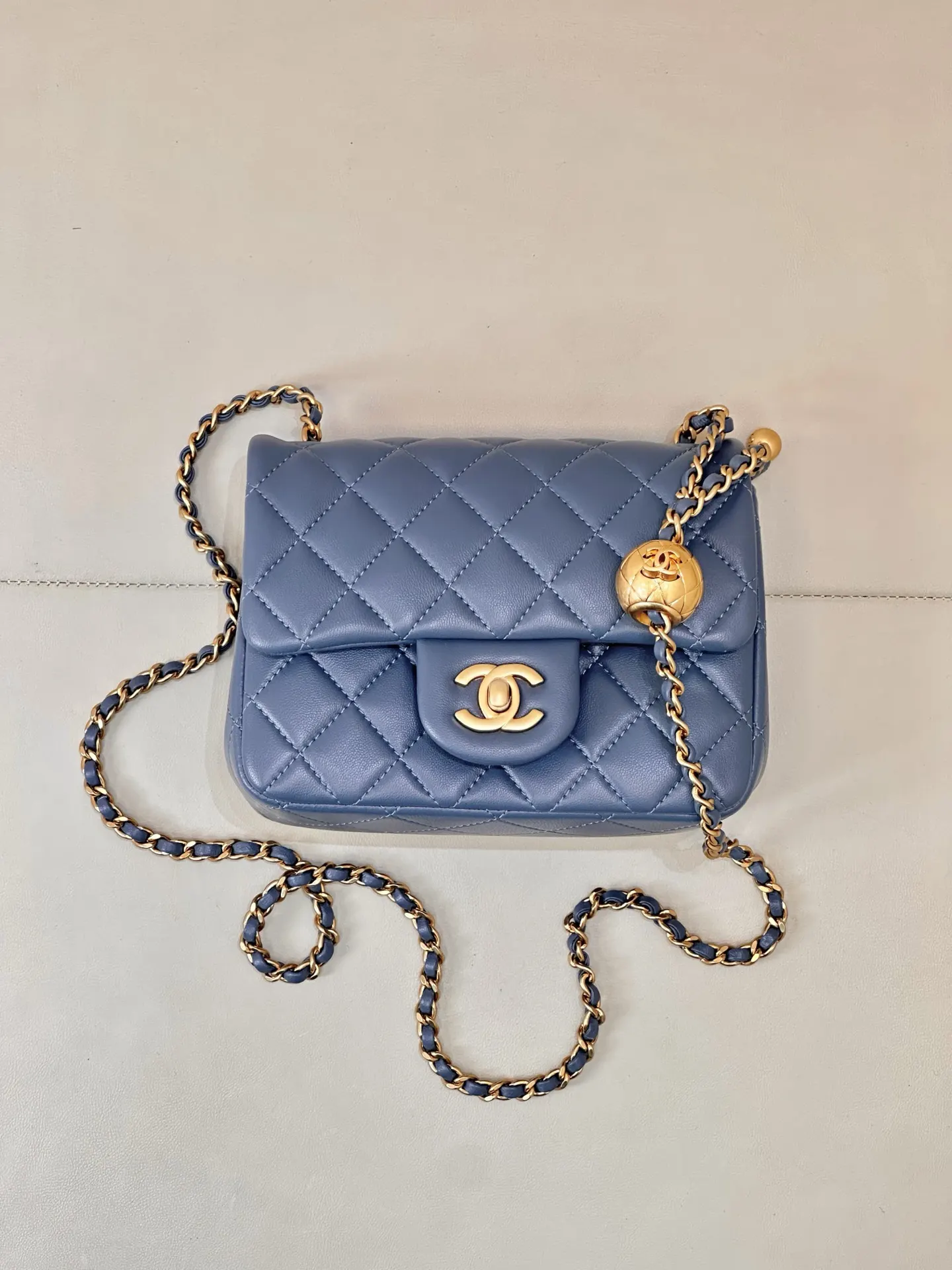 CHANEL 蓝色牛皮迷你链条包 单肩斜挎款