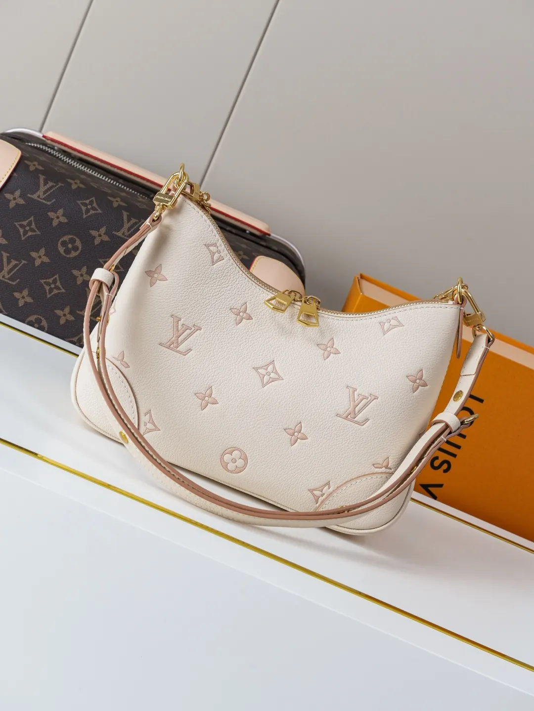 Louis Vuitton Chain Bag Leather