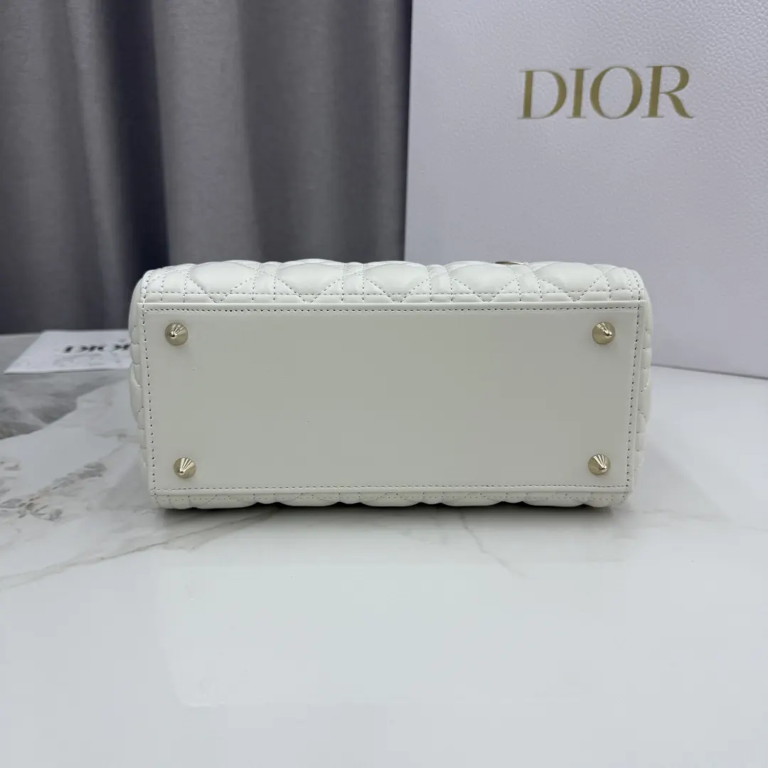 Dior Lady Dior 白色羊皮手袋 金色吊饰款