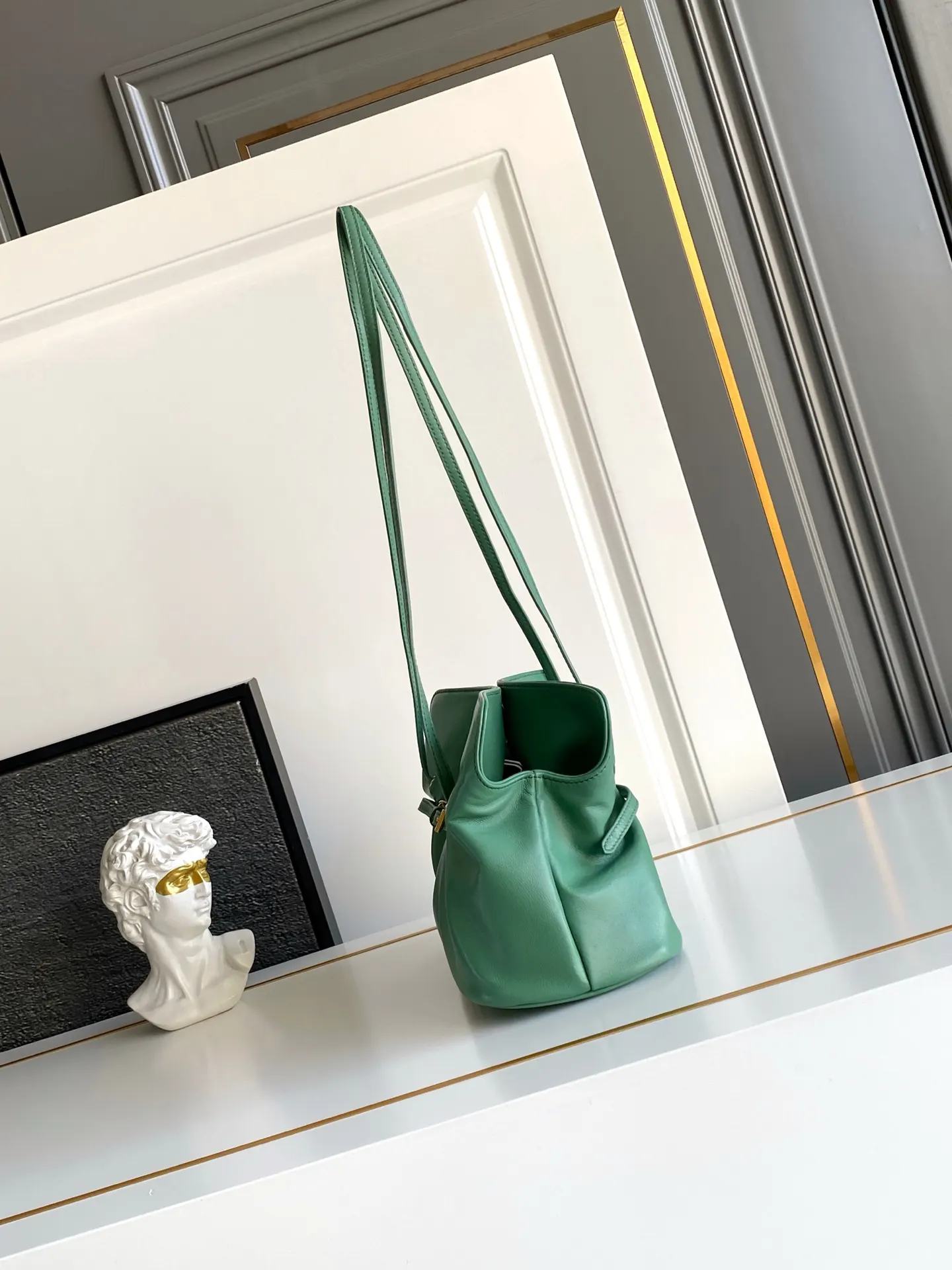 Prada 1BG586 皮革 单肩包