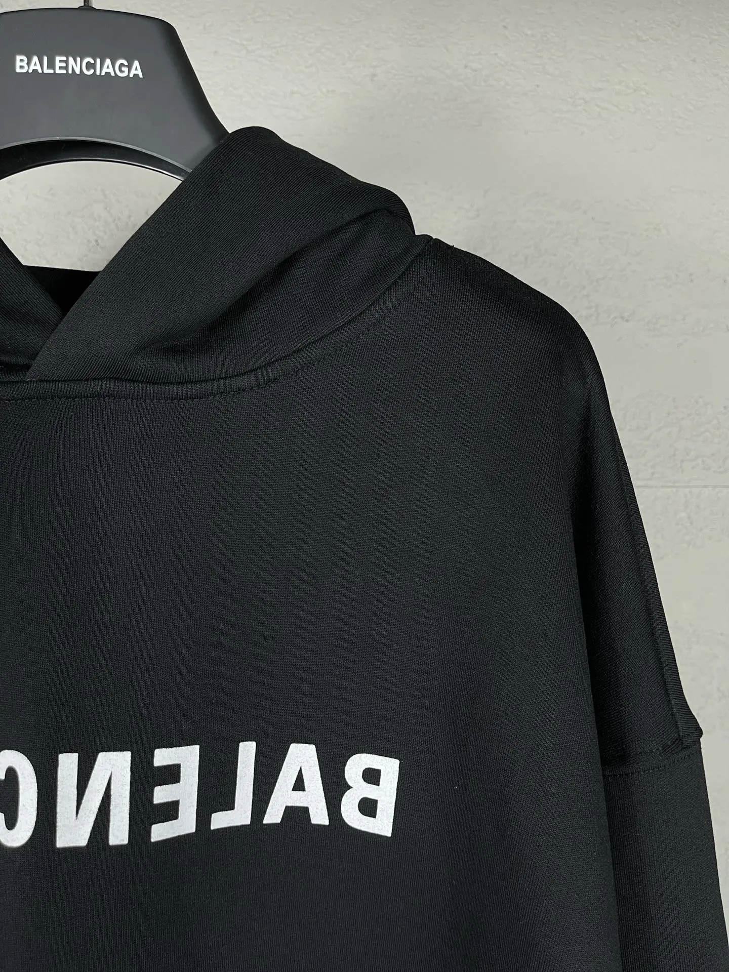 Balenciaga 倒置字母標識連帽衛衣 黑色