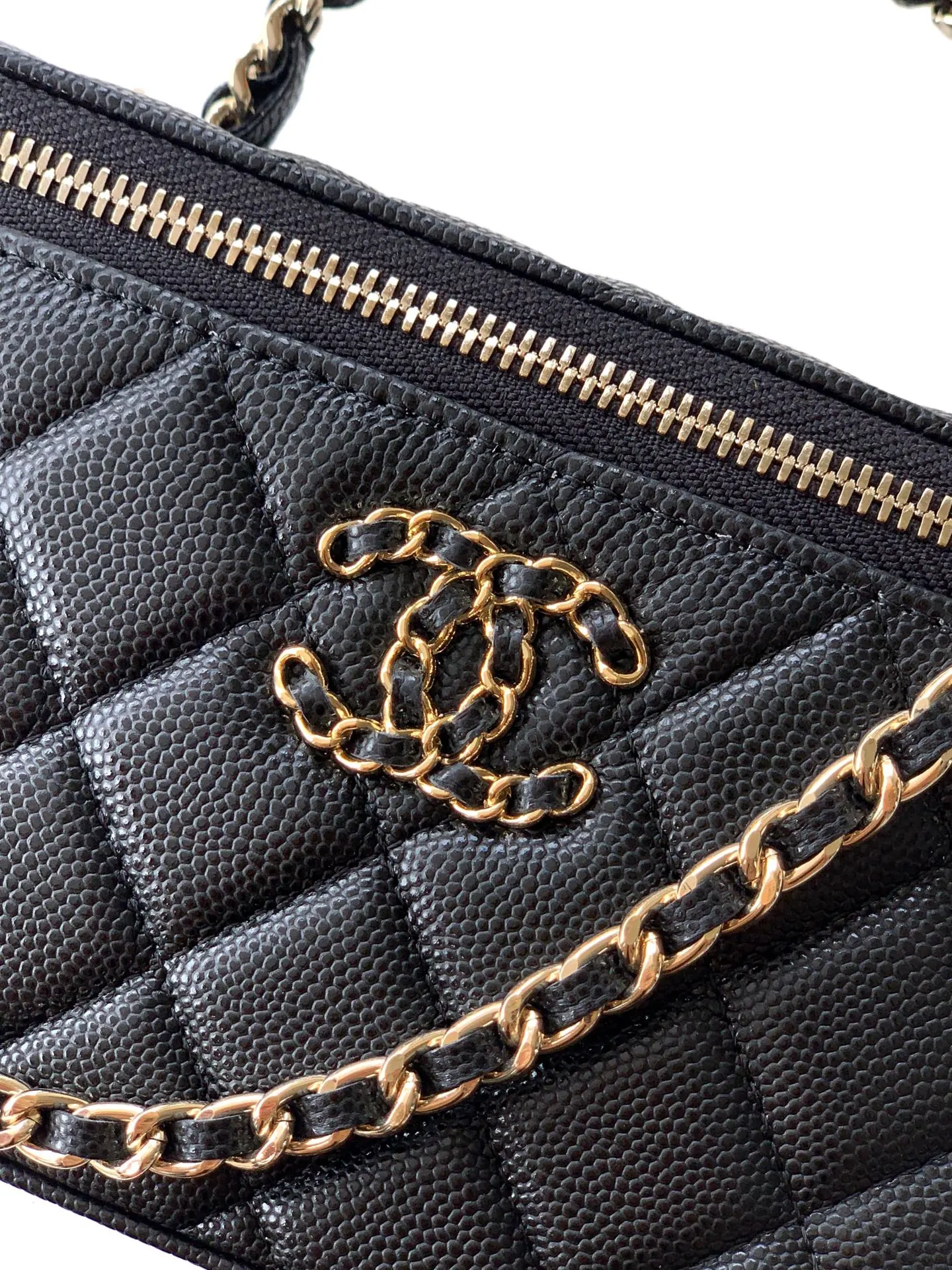 CHANEL 牛皮 春夏 鏈條 包黑金鱼子酱球纹牛皮手 鏈條包 精致鏈條款
