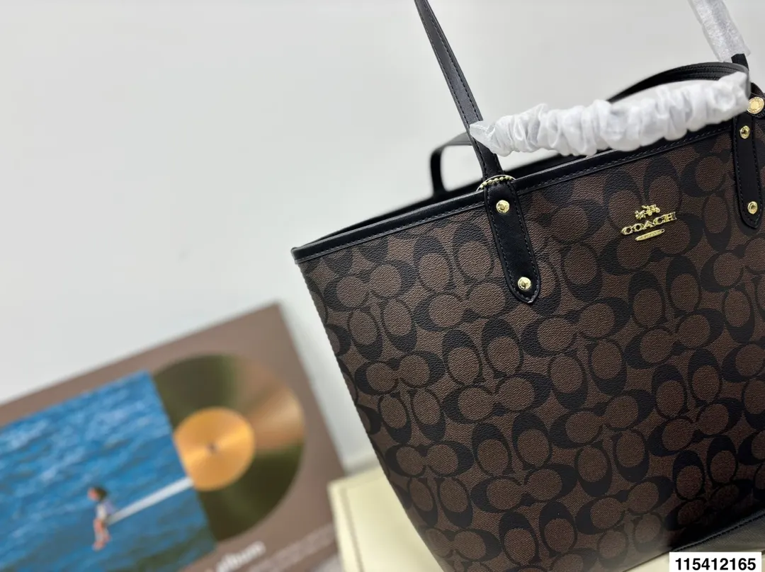 Coach 购物袋 今 很火的托特 手感细腻 手工 托特包 大容量托特款