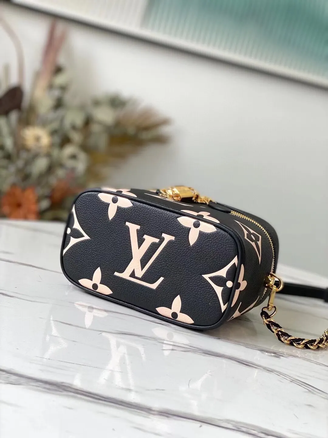 LV Petite Malle 黑色星花硬箱斜背包(數字12) LV Petite Malle 黑色星花硬箱斜背包(數字12)