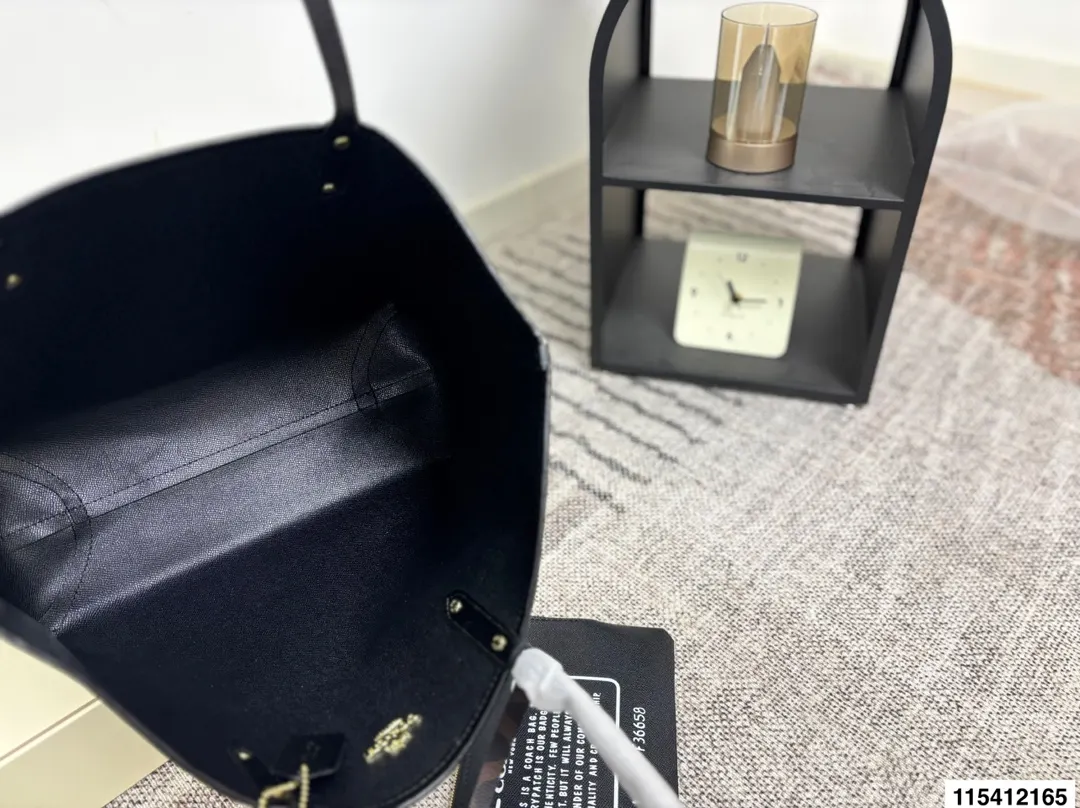 Coach 购物袋 今 很火的托特 手感细腻 手工 托特包 大容量托特款
