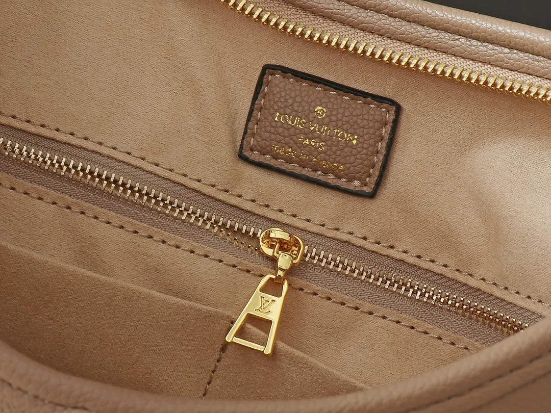 CarryAll Monogram 手拿包 精致手拿款