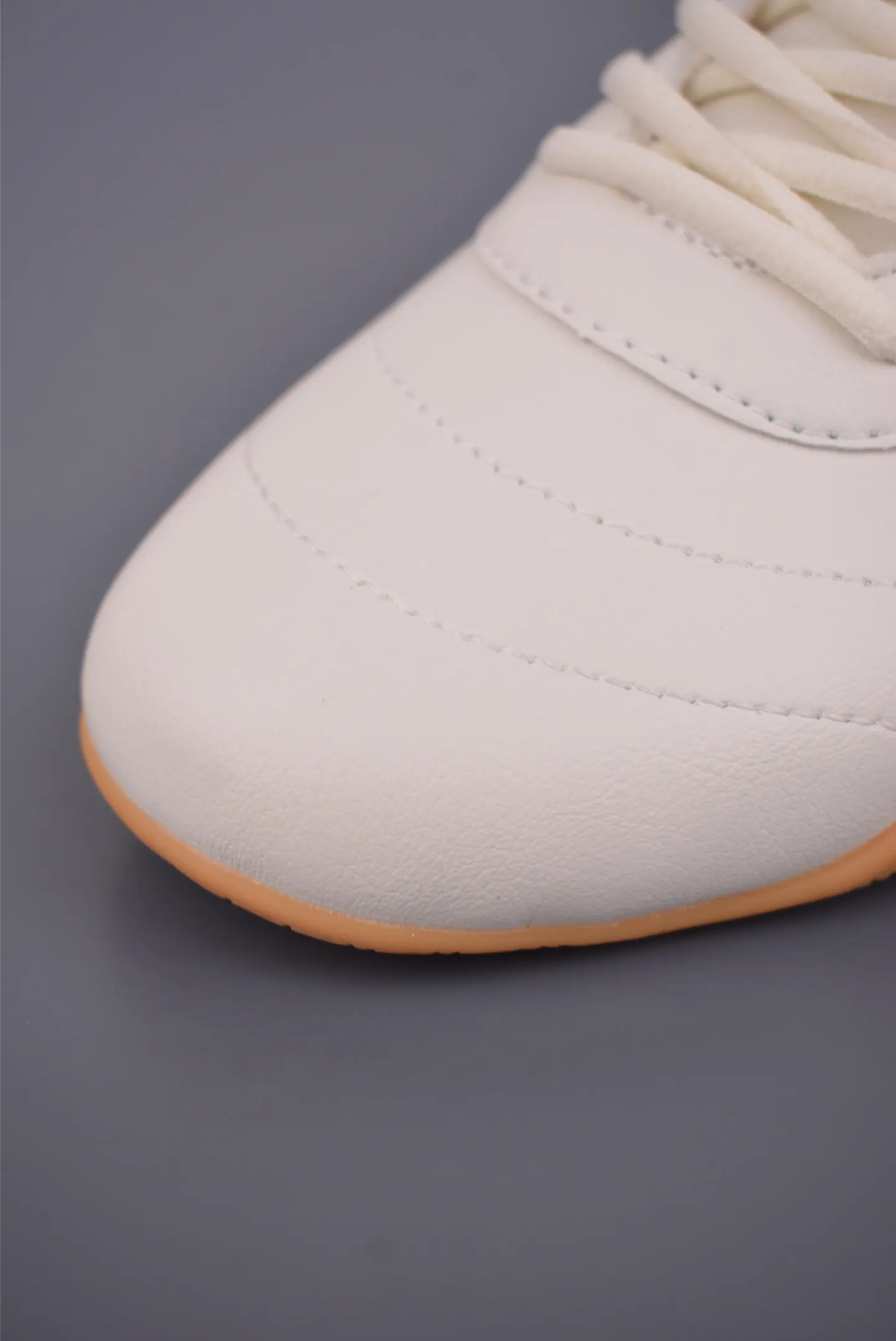 Adidas 运动鞋 休闲百搭款