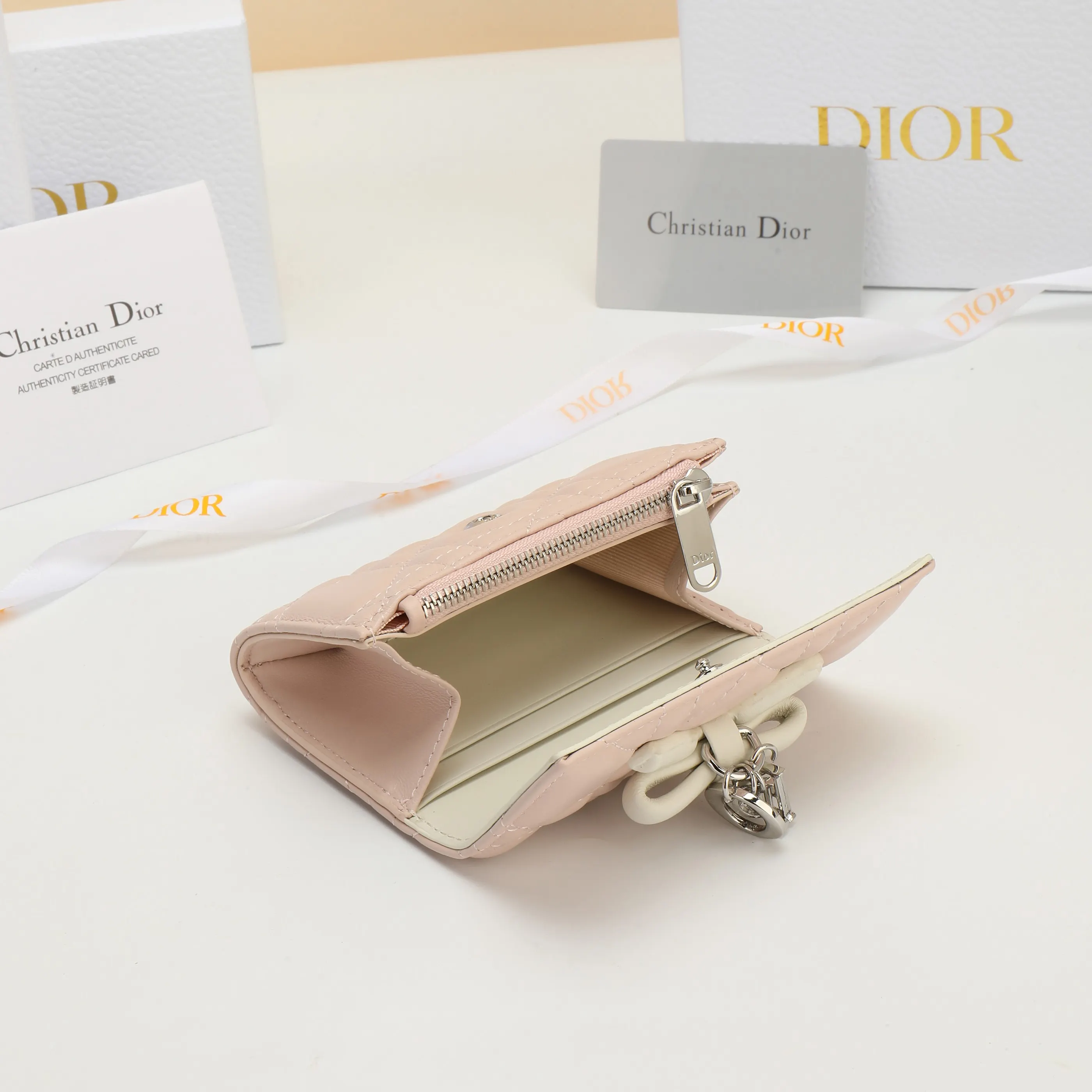Dior Lady Dior 白色 皮革 钱包