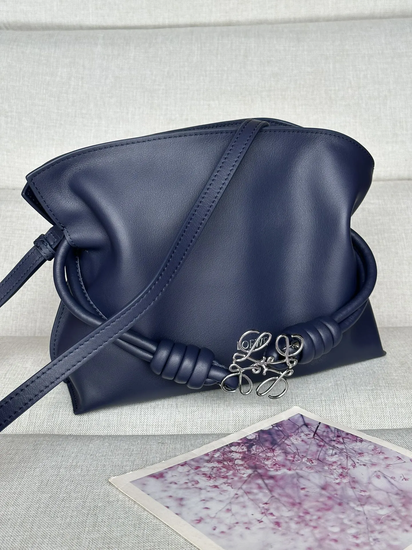 Loewe 金色 牛皮 手拿包 精致手拿款(數字9) Loewe 金色 牛皮 手拿包 精致手拿款(數字9)