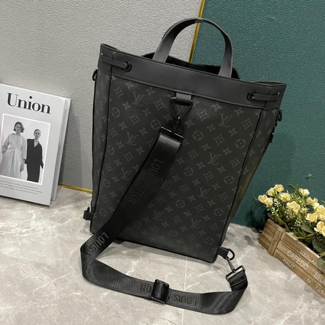 Louis Vuitton 竖形托特包