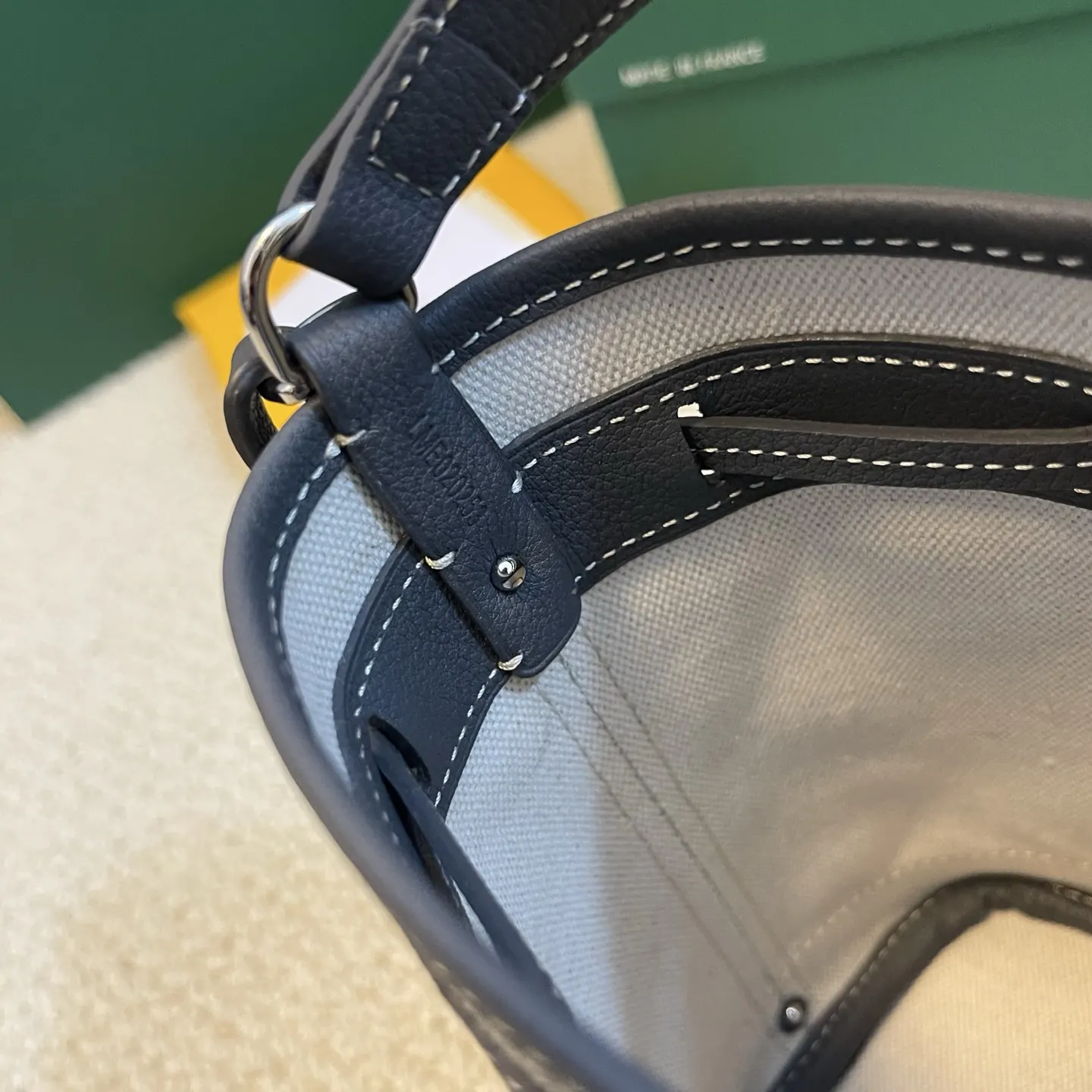 Goyard 皮革 轻盈小巧去始终保持标志性水桶百搭造型 水桶包 休闲水桶款