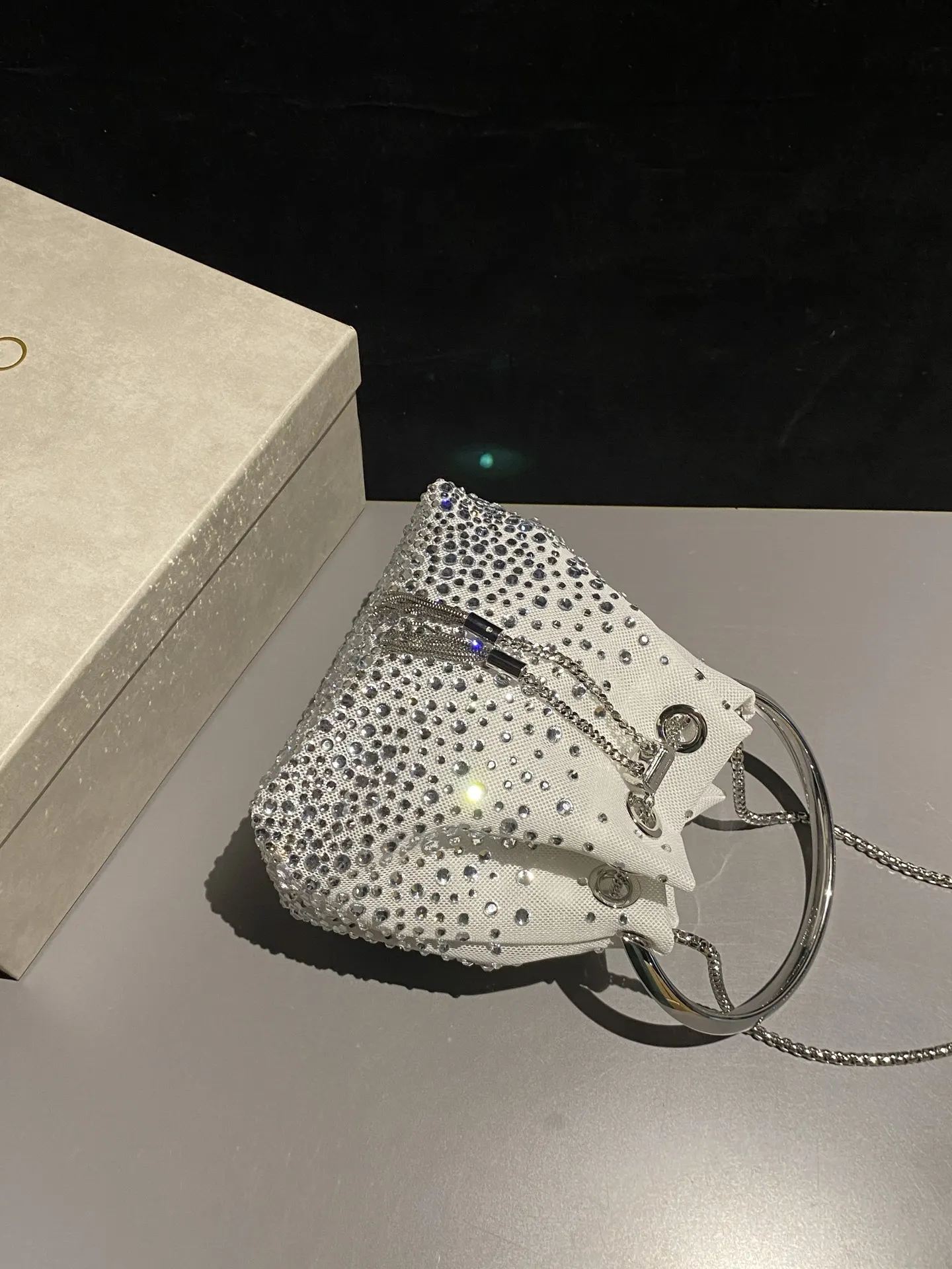 白色 Jimmy Choo 水桶包 休闲水桶款