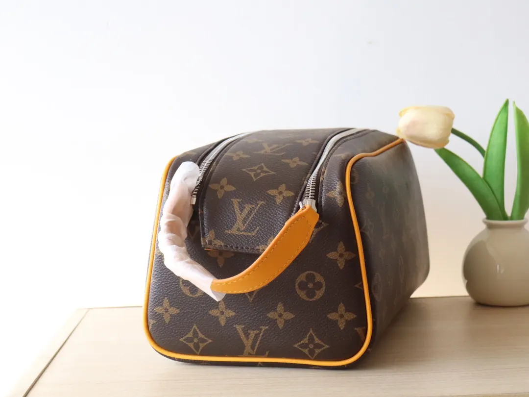 LV 黄色 牛皮 化妆包 便携收纳款