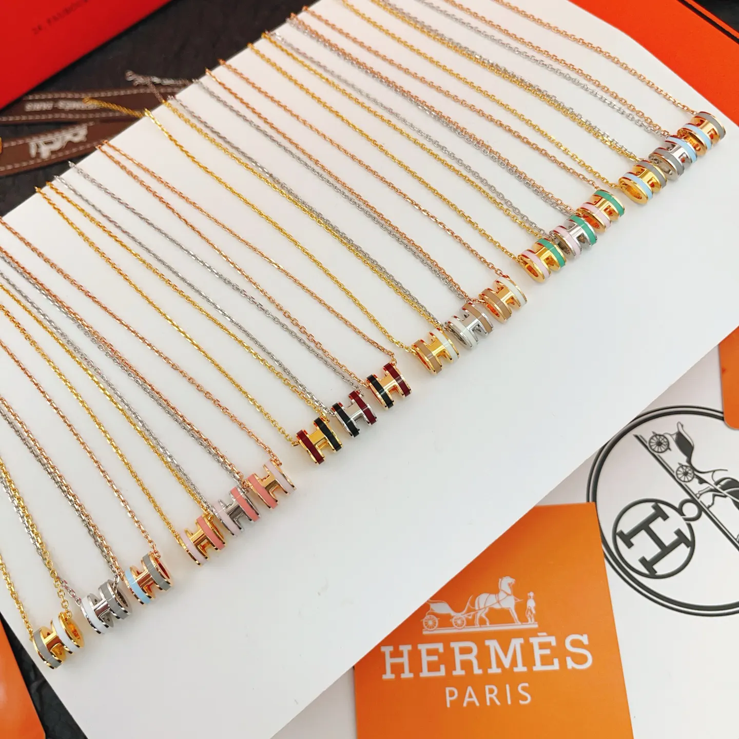 Hermès 銀色 首饰 精致配飾 項鏈(數字9) Hermès 銀色 首饰 精致配飾 項鏈(數字9)