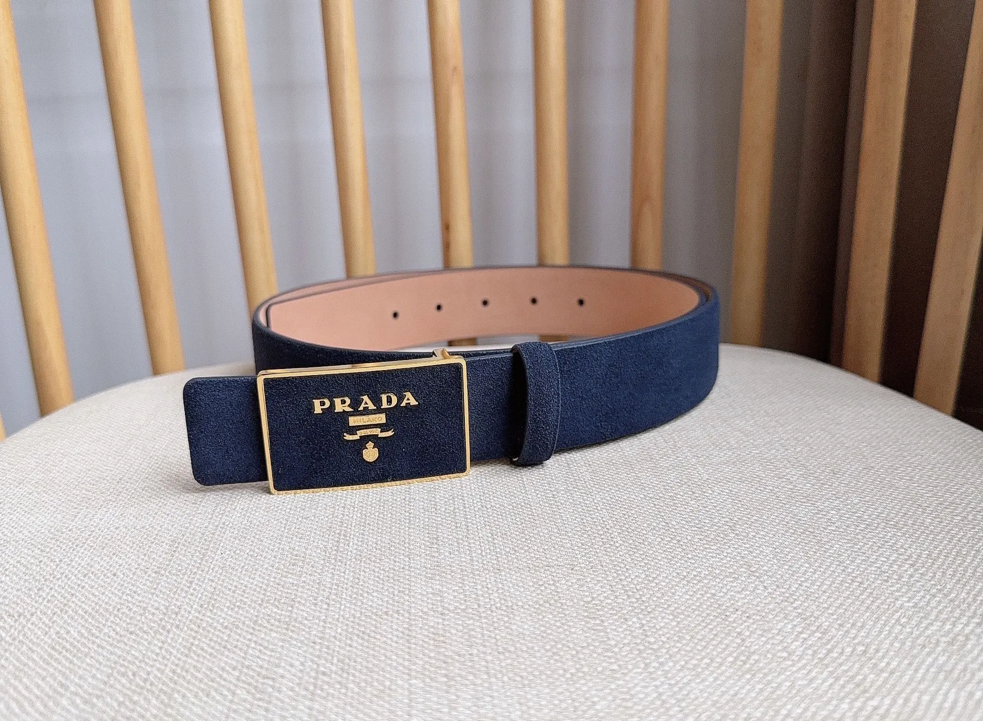 Prada 牛皮 腰带 通勤搭配