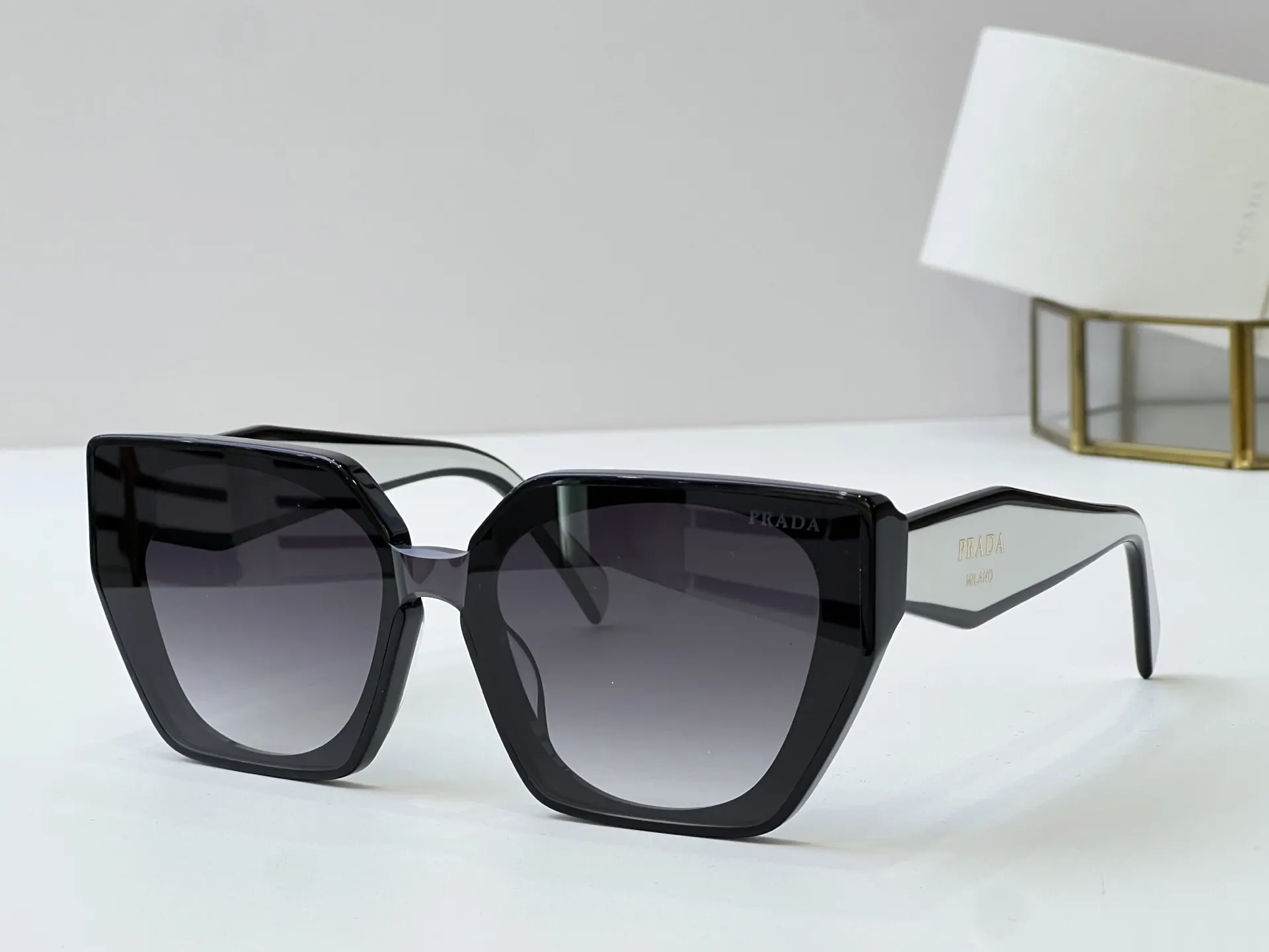 Prada PR205VS 太陽鏡