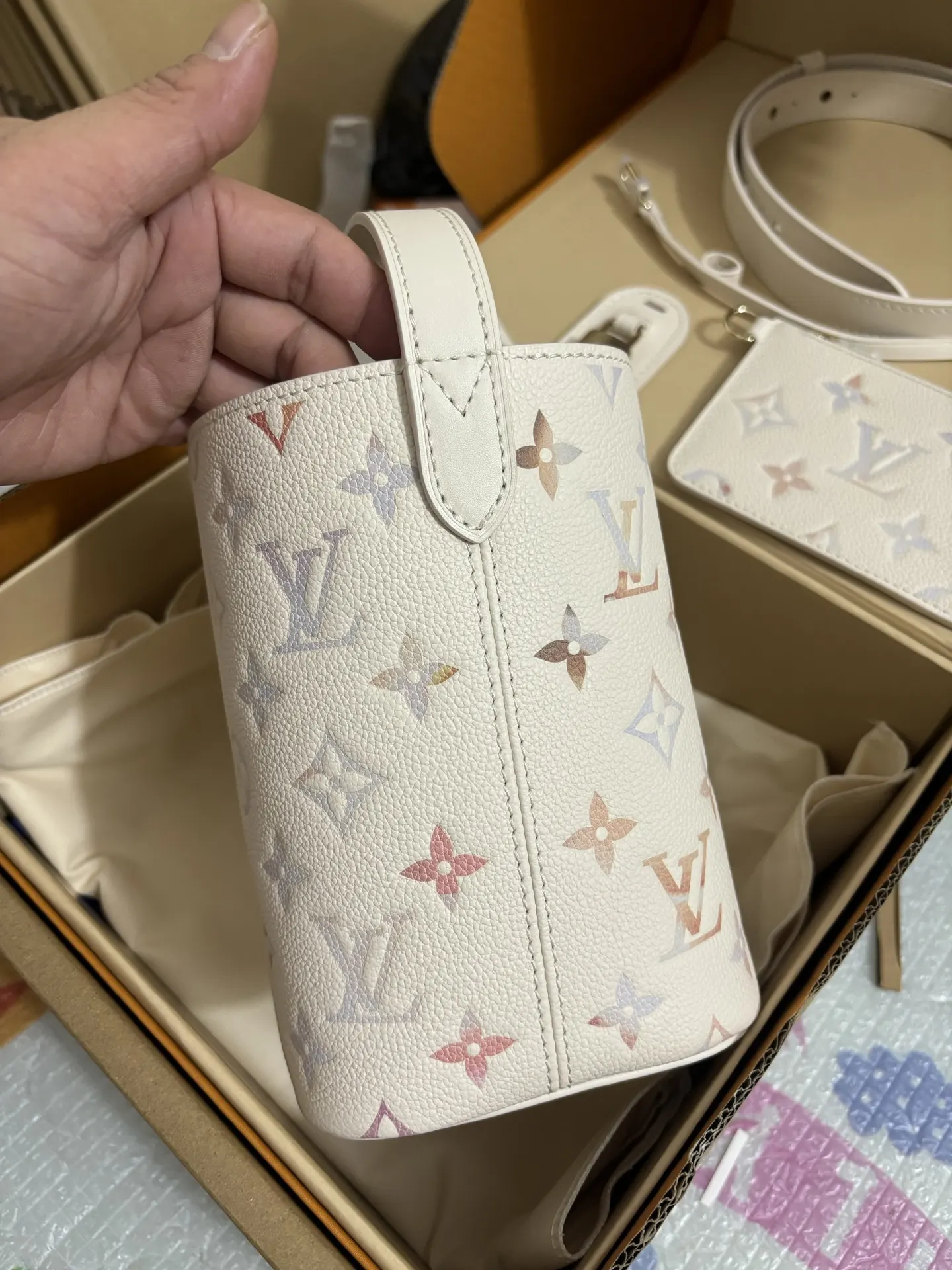 白色 水桶包 休闲水桶款