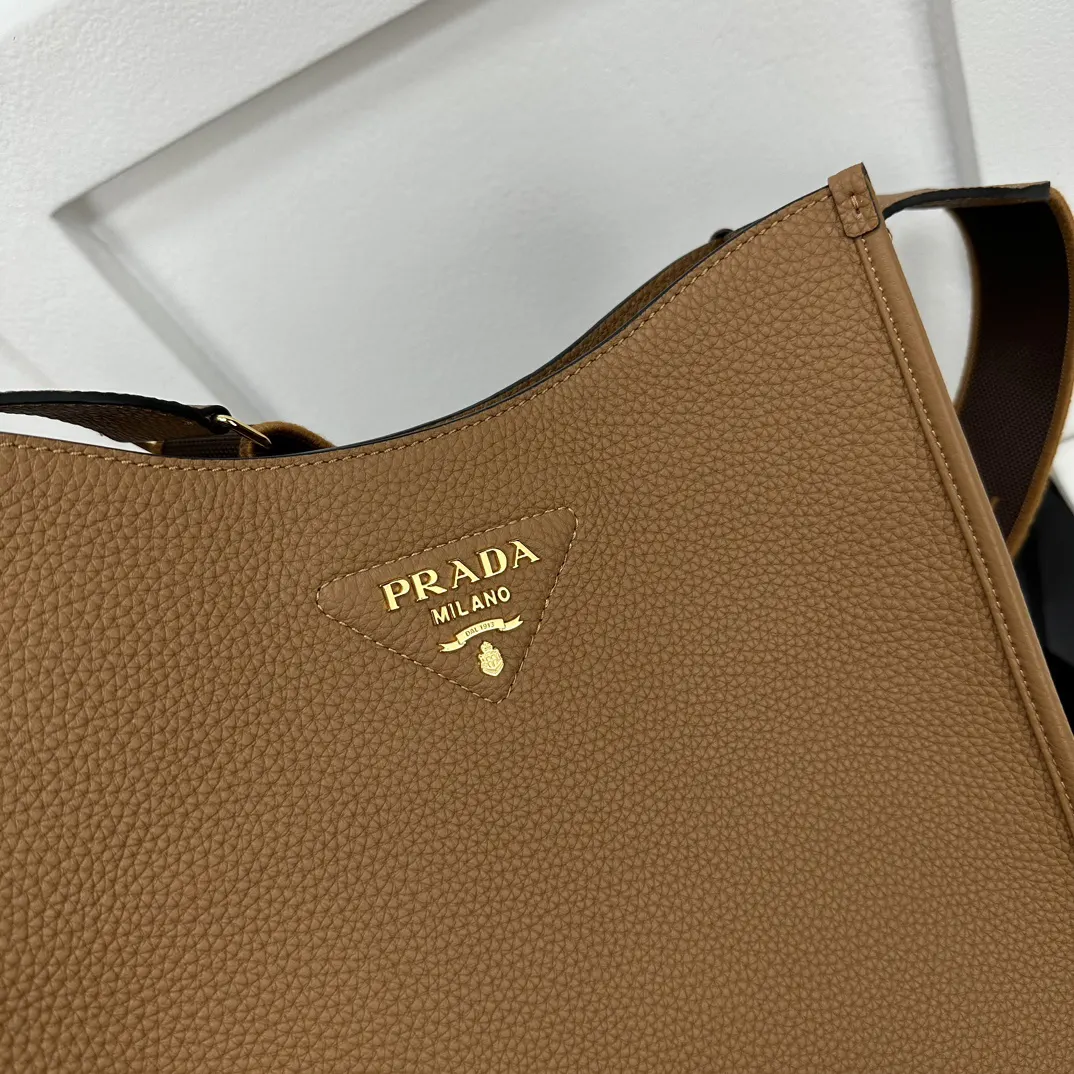 Prada 金色 托特包