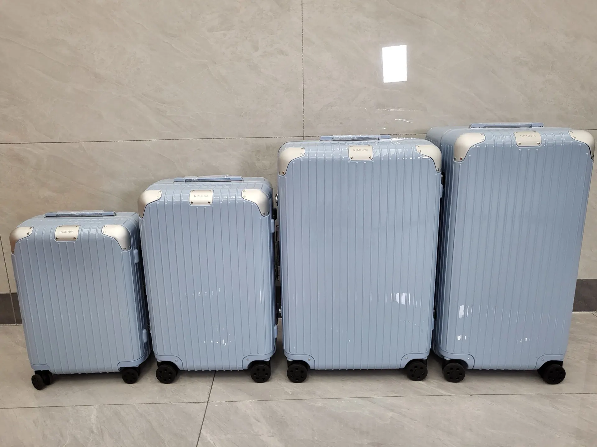 黑色 白色 提花 RIMOWA Hybrid 最新系列 原Li o系 行李箱 旅行拉杆款 輕便出行款
