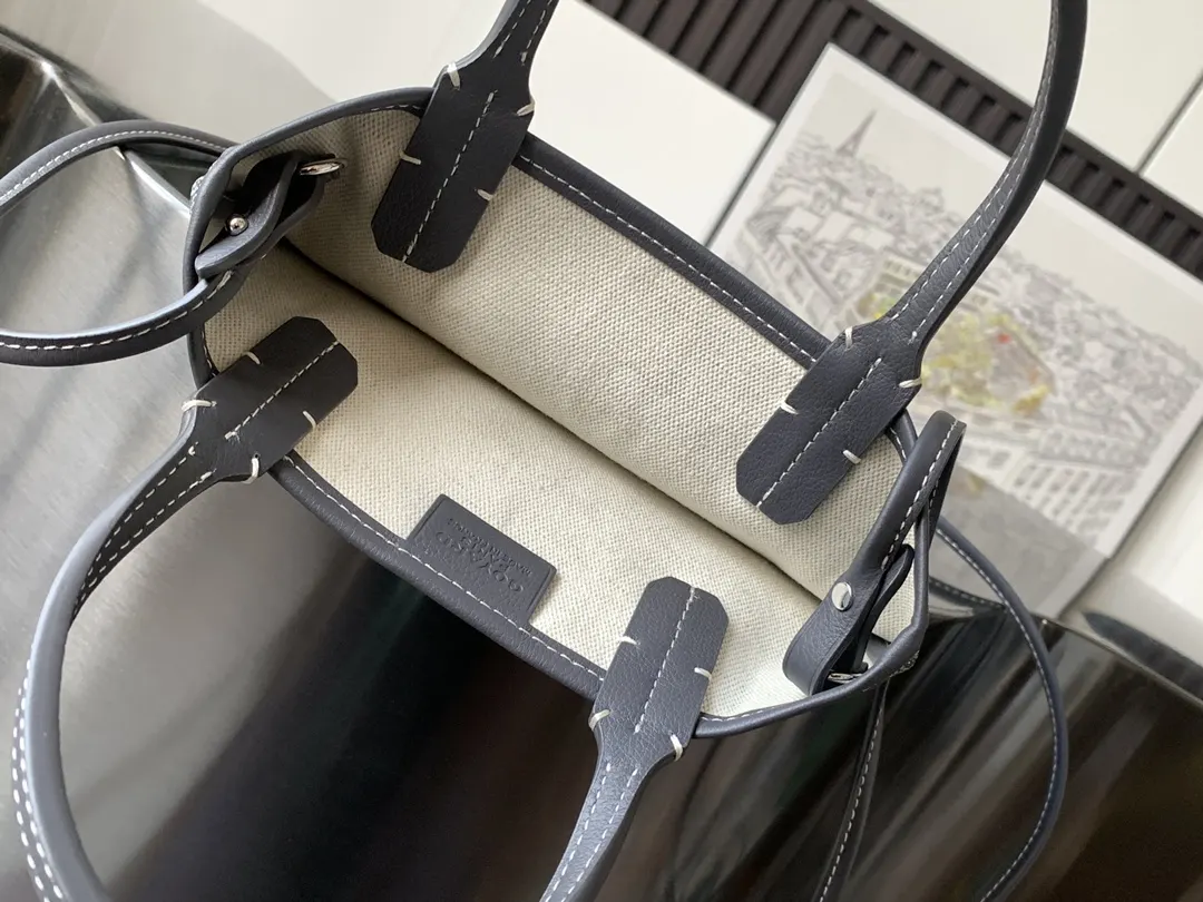 Goyard 灰色 POITIERS包是SAINT LOUIS 托特包 大容量托特款(數字9) Goyard 灰色 POITIERS包是SAINT LOUIS 托特包 大容量托特款(數字9)