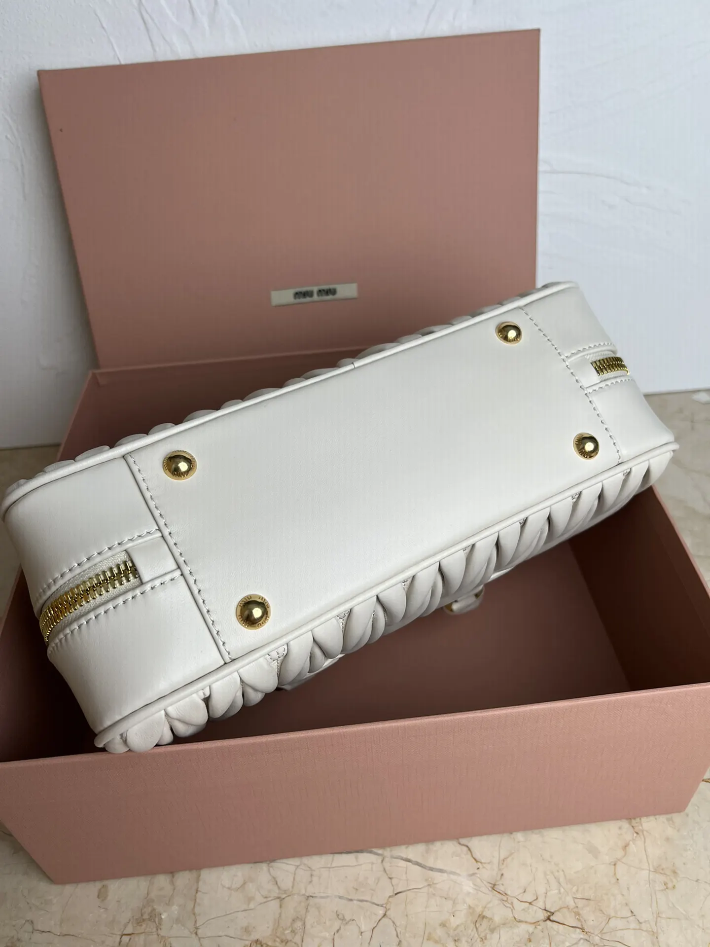 Miu 羊皮 斜背包 輕便斜挎款