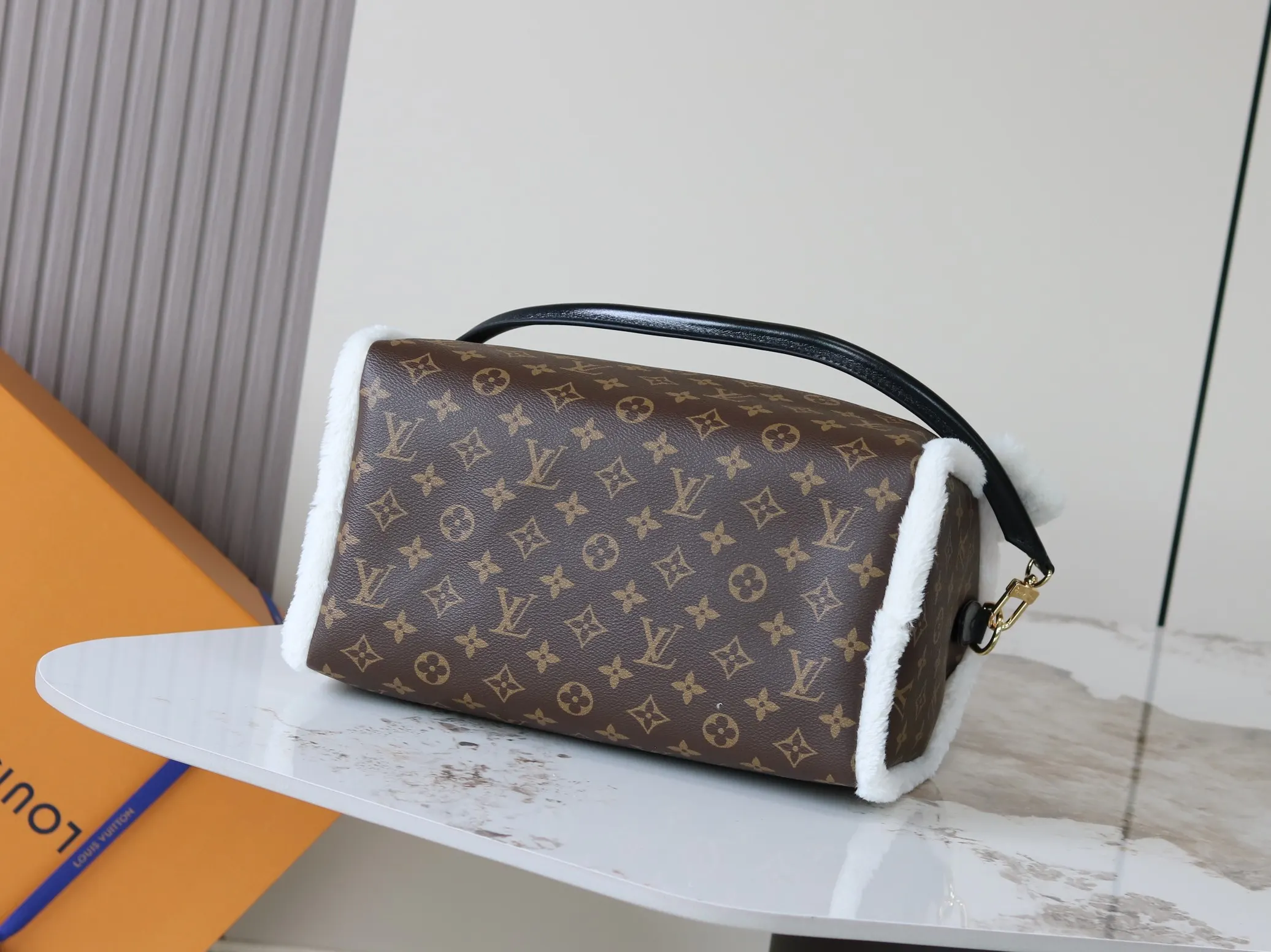 LV Speedy travel bag, large capacity travel model Image 4 LV Speedy travel bag, large capacity travel model Image 4