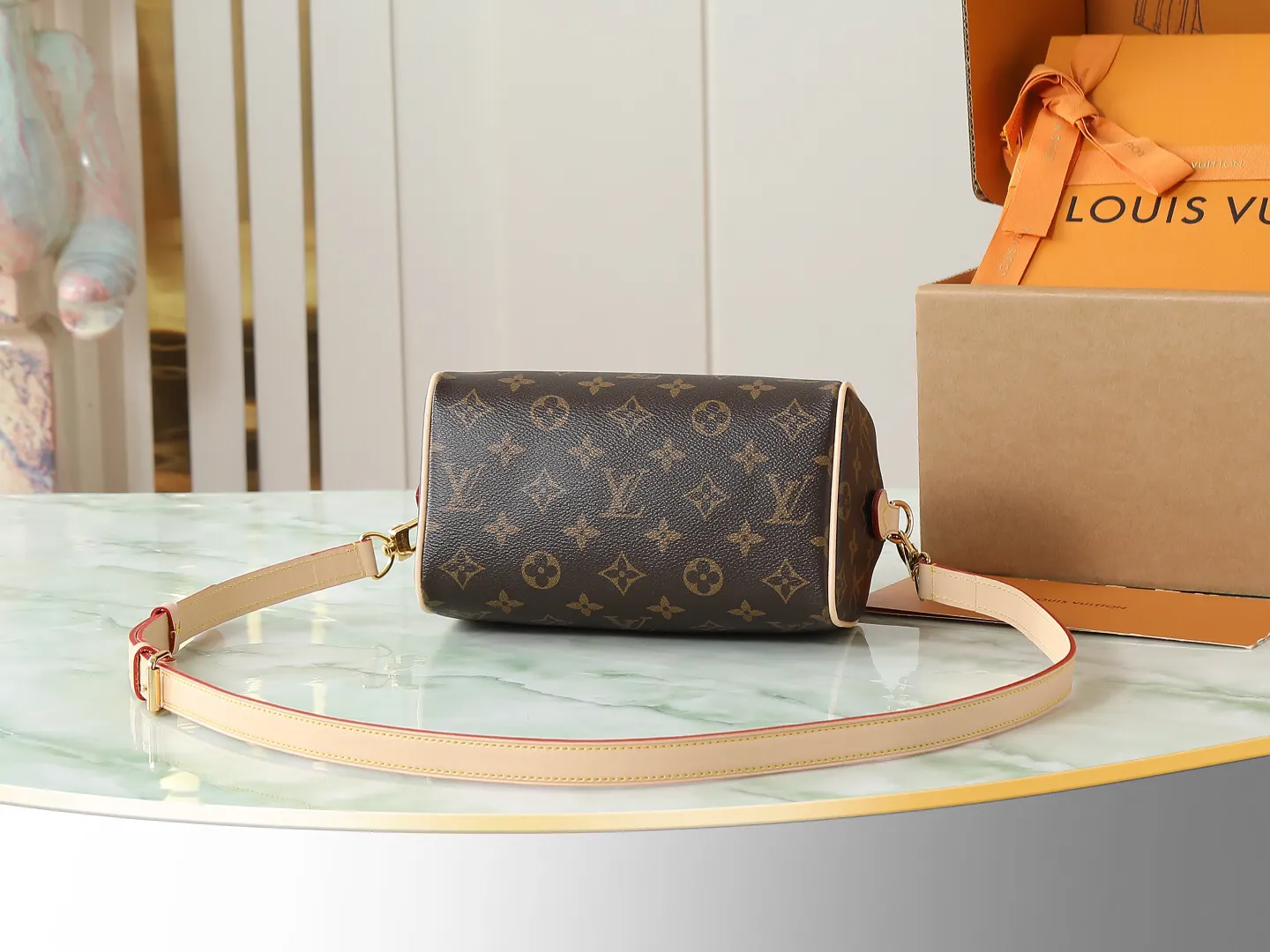 LV Speedy classic Monogram, travel bag, large-capacity travel model Image 4 LV Speedy classic Monogram, travel bag, large-capacity travel model Image 4
