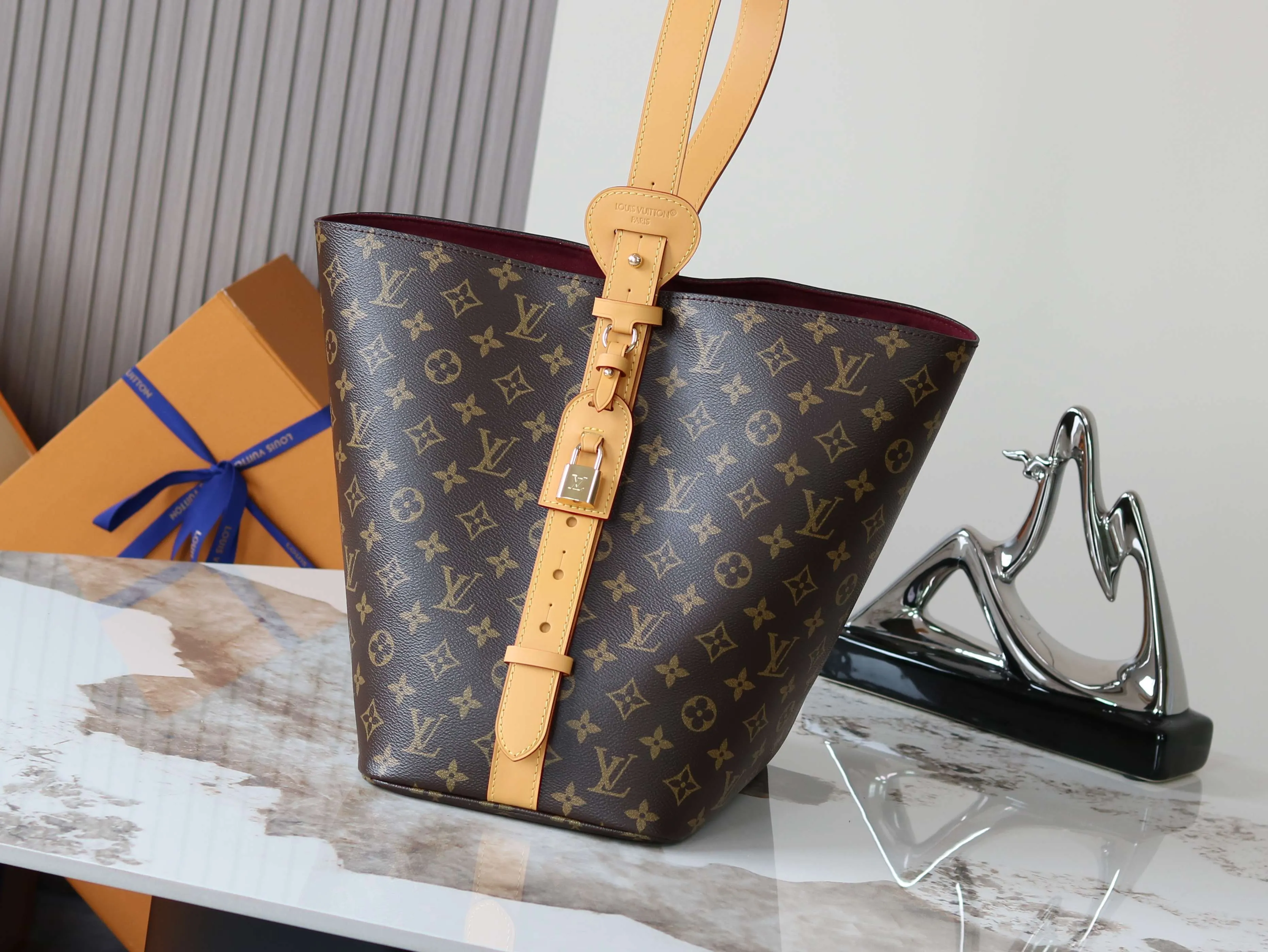 LV bucket bag Image 5 LV bucket bag Image 5