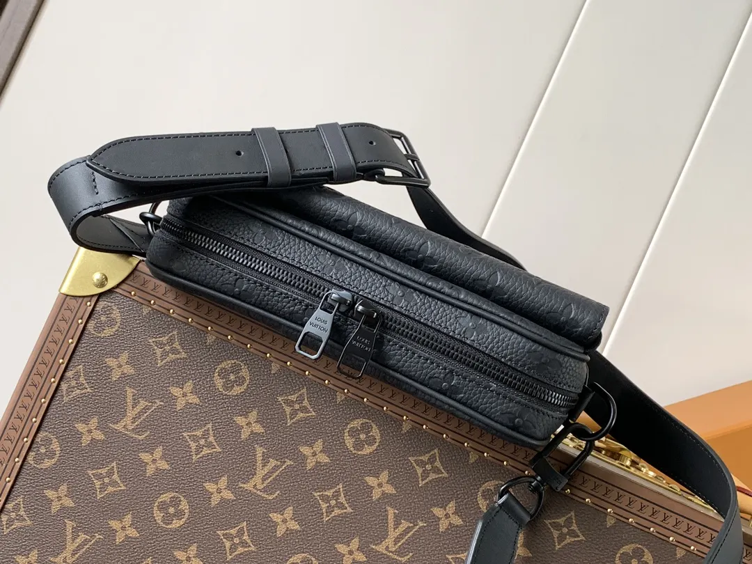 LV 老花鏈條腋下包 單肩款(數字16) LV 老花鏈條腋下包 單肩款(數字16)