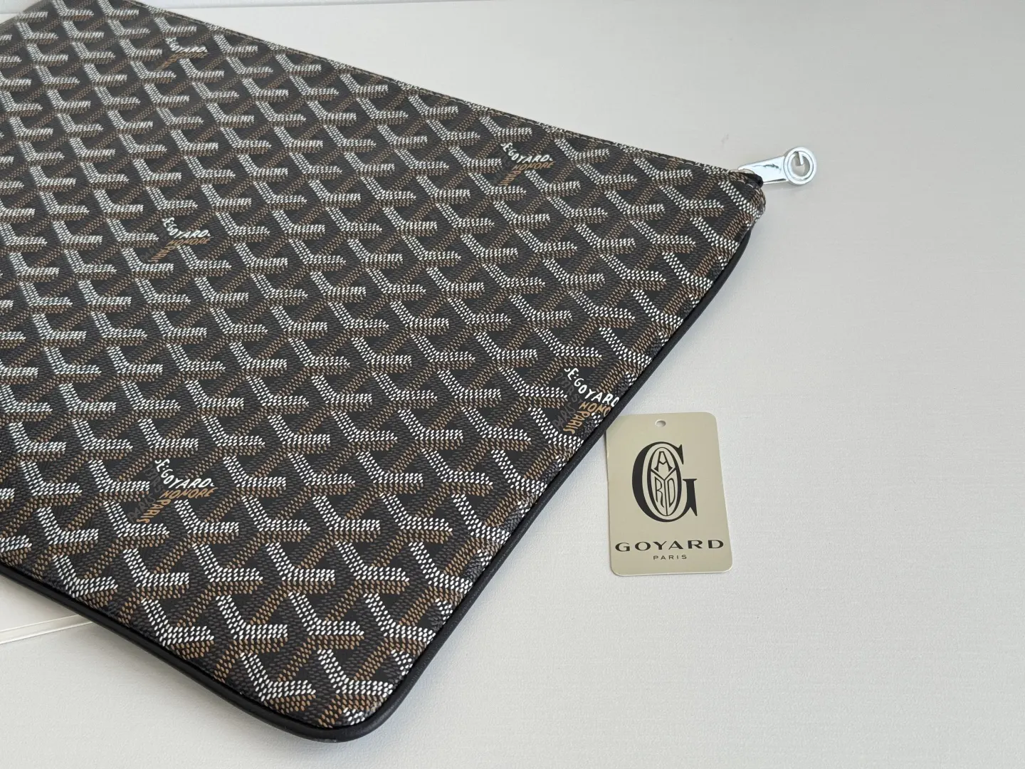 Goyard 牛皮 戈雅 手拿包MGM尺寸同A 纸大小 可用作 精致手拿款