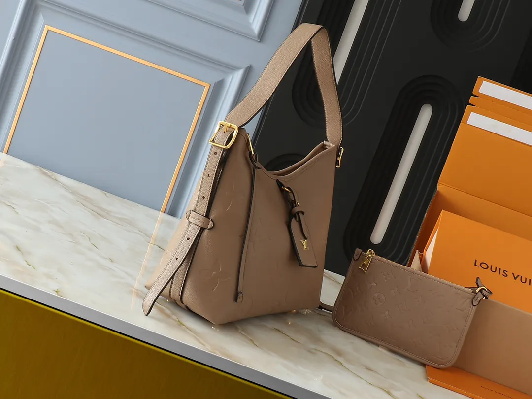 CarryAll Monogram 手拿包 精致手拿款