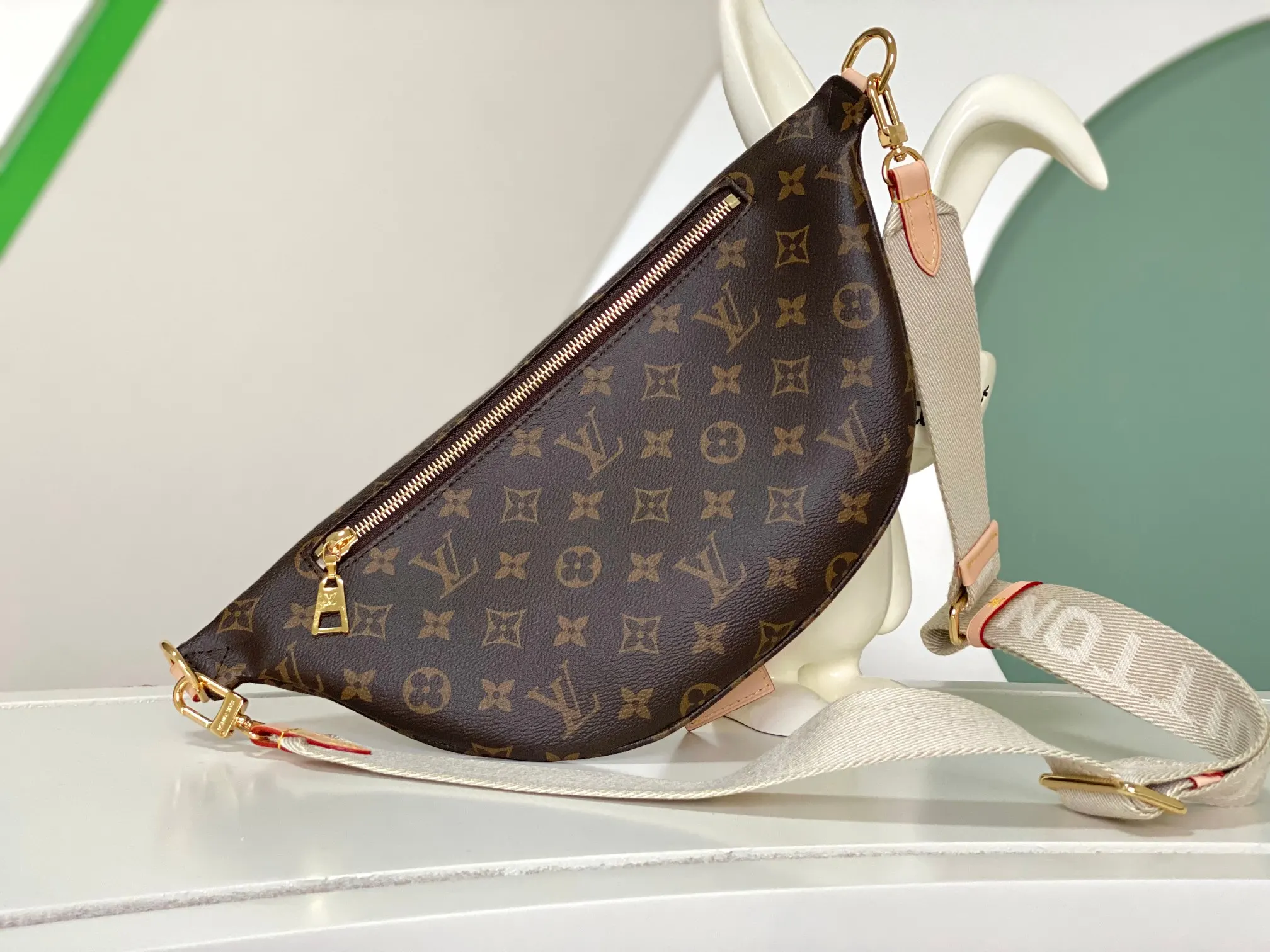 LV M46784 牛皮 包袋 精选款