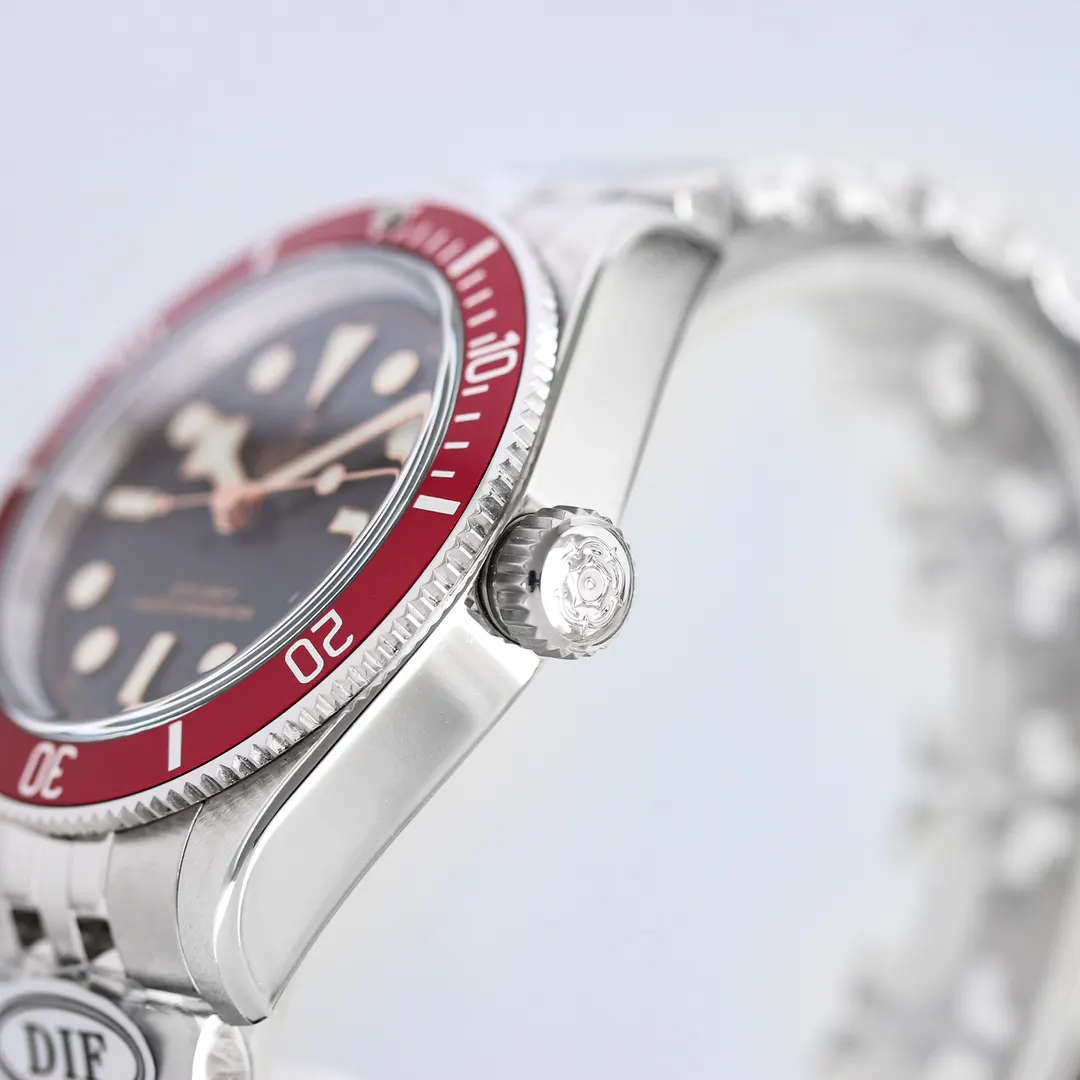 Red Watch Classic Casual