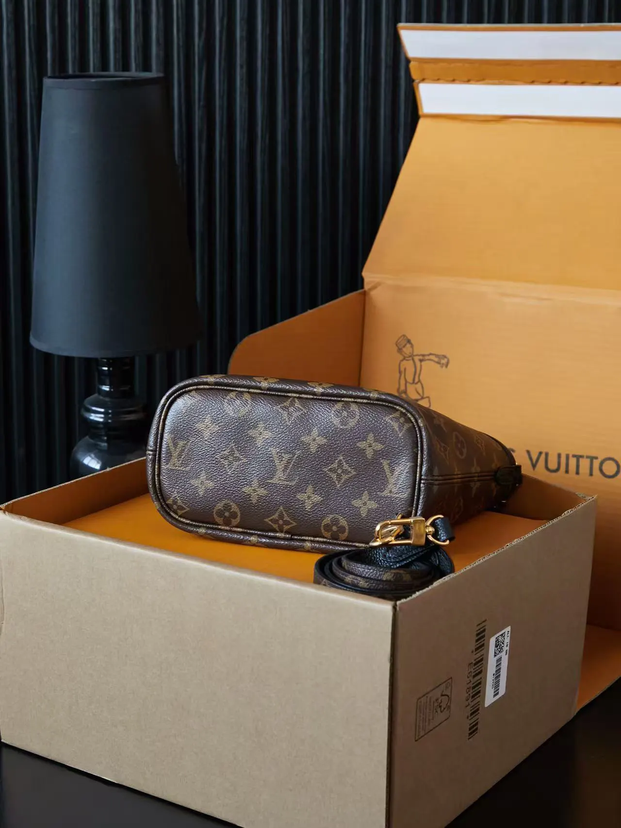 LV Neverfull 手袋(數字9) LV Neverfull 手袋(數字9)