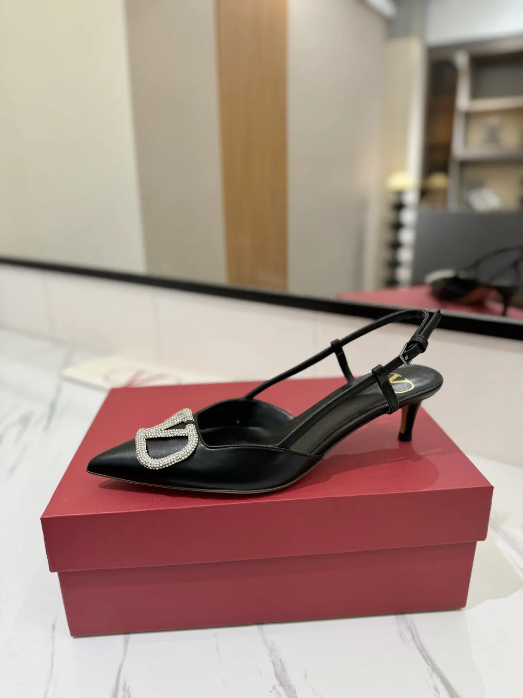 Valentino 金色 拖鞋 轻便舒適款