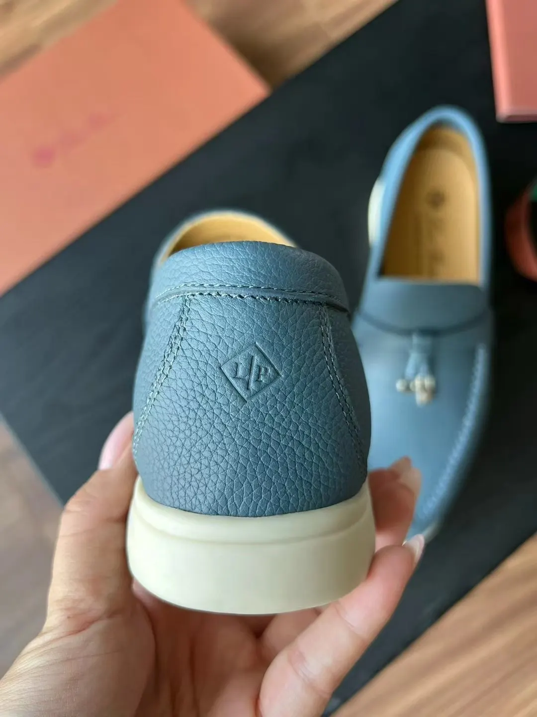 Loro Piana 拖鞋 轻便舒適款(數字3) Loro Piana 拖鞋 轻便舒適款(數字3)