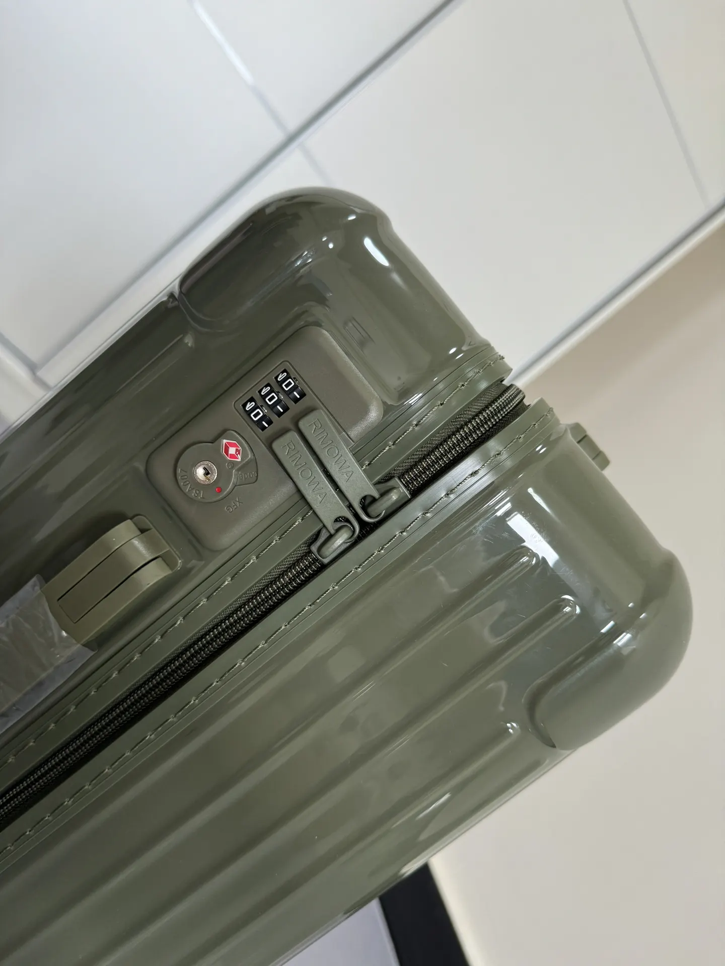 黑色 白色 日默瓦rimowa拉杆箱行李箱登机箱旅行箱方胖子運動 旅行拉杆款 輕便出行款