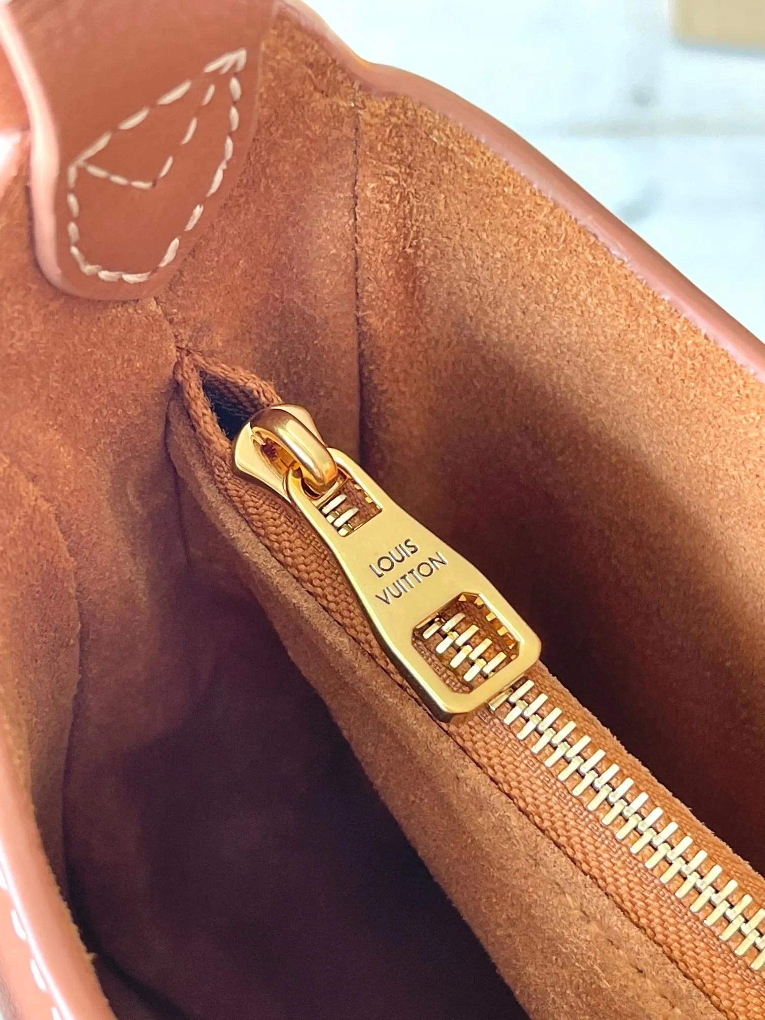 LV 牛皮 本款 Low Key Should 单肩包 日常单肩背款