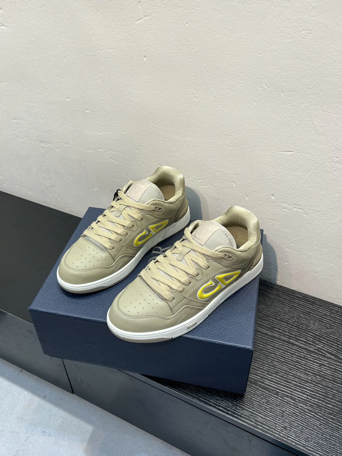 Dior Oblique White Leather Sneakers Image 3 Dior Oblique White Leather Sneakers Image 3