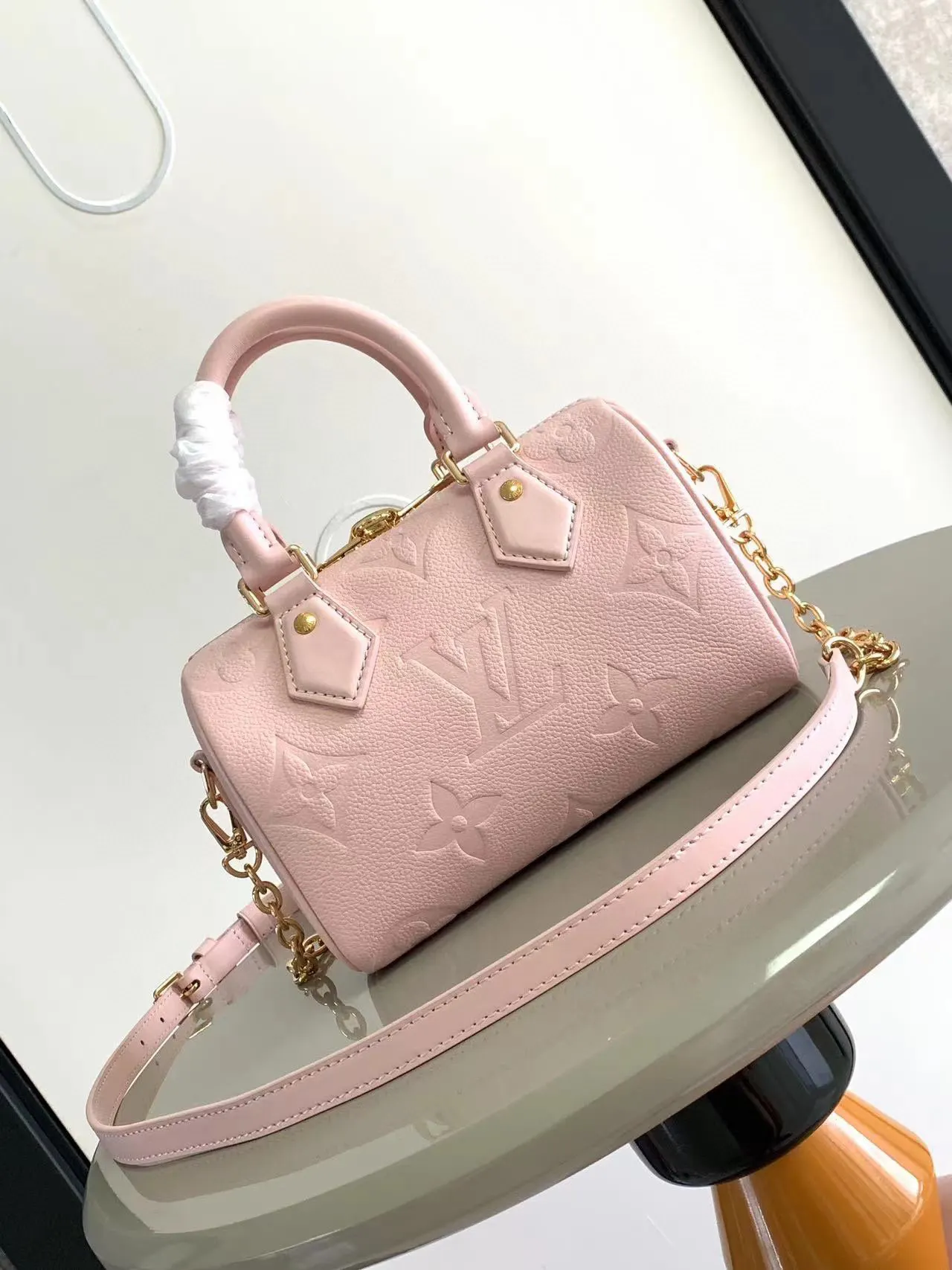 LV Pink Chain Handle Bag Image 3 LV Pink Chain Handle Bag Image 3